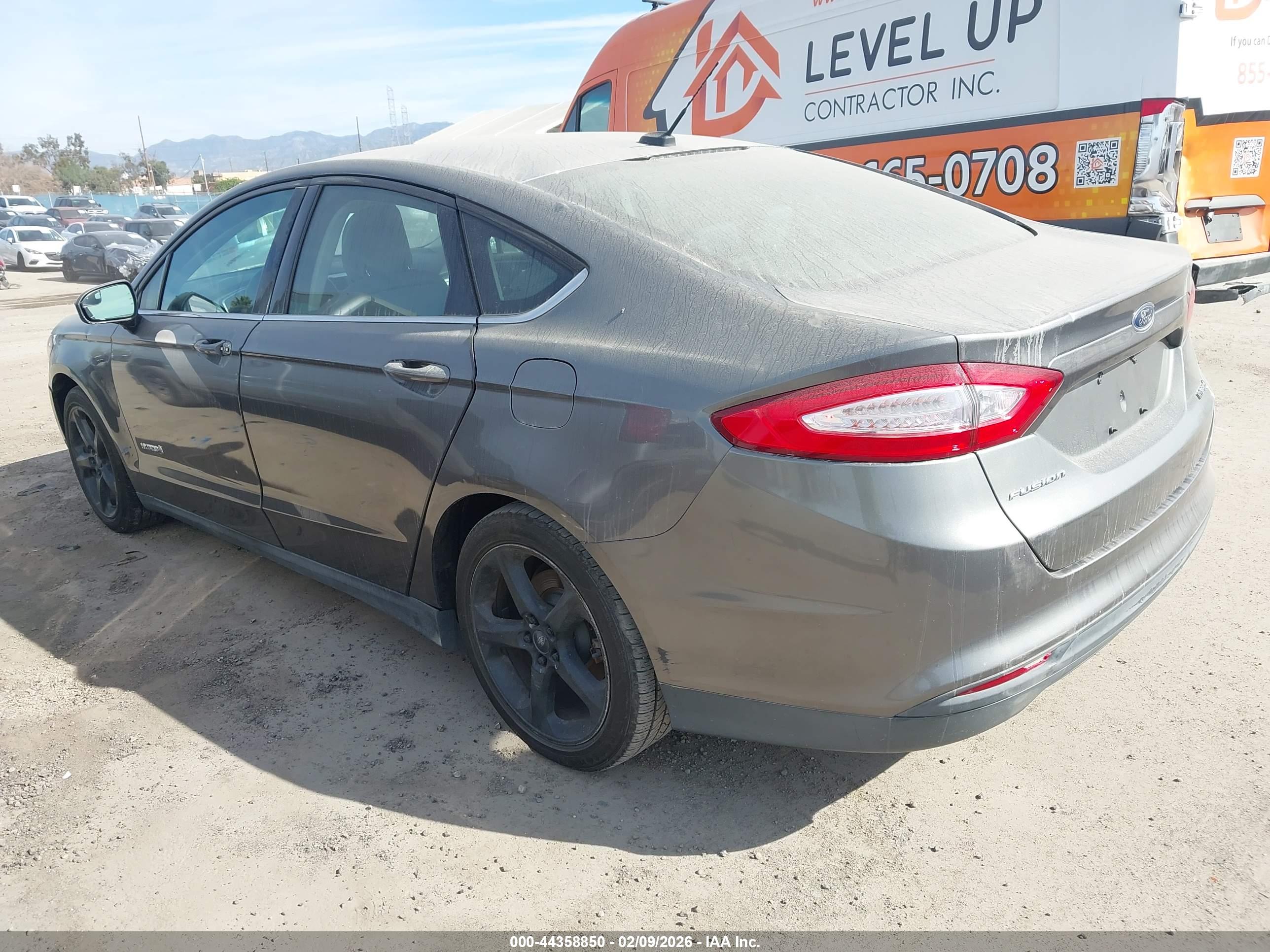 FORD FUSION image 3