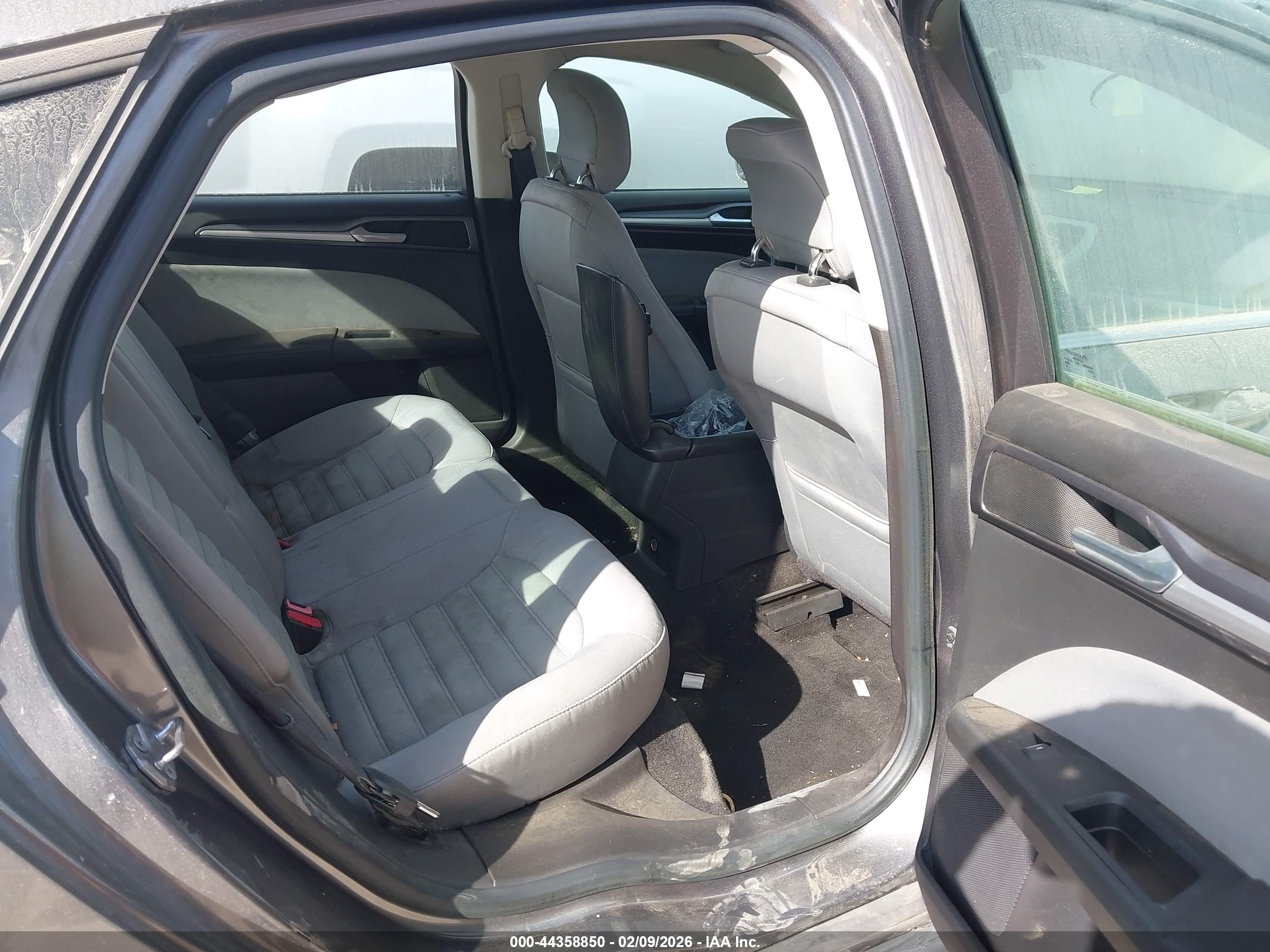 FORD FUSION image 8