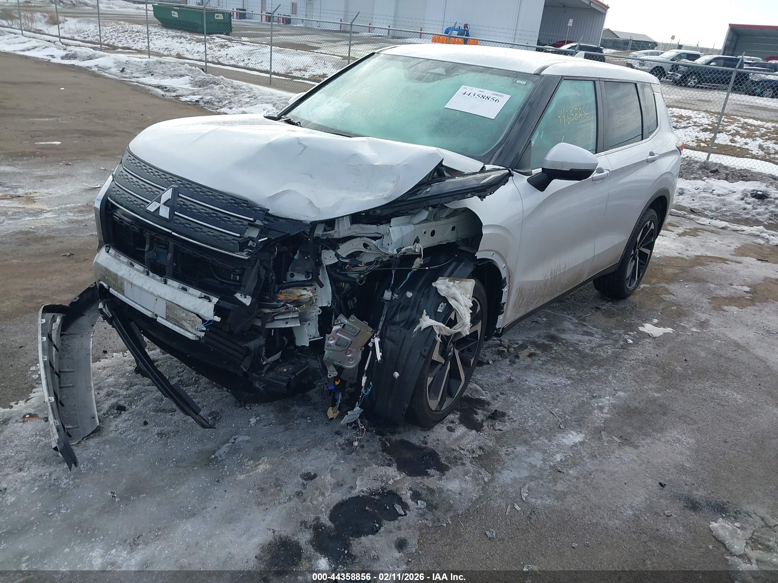 MITSUBISHI OUTLANDER image 2