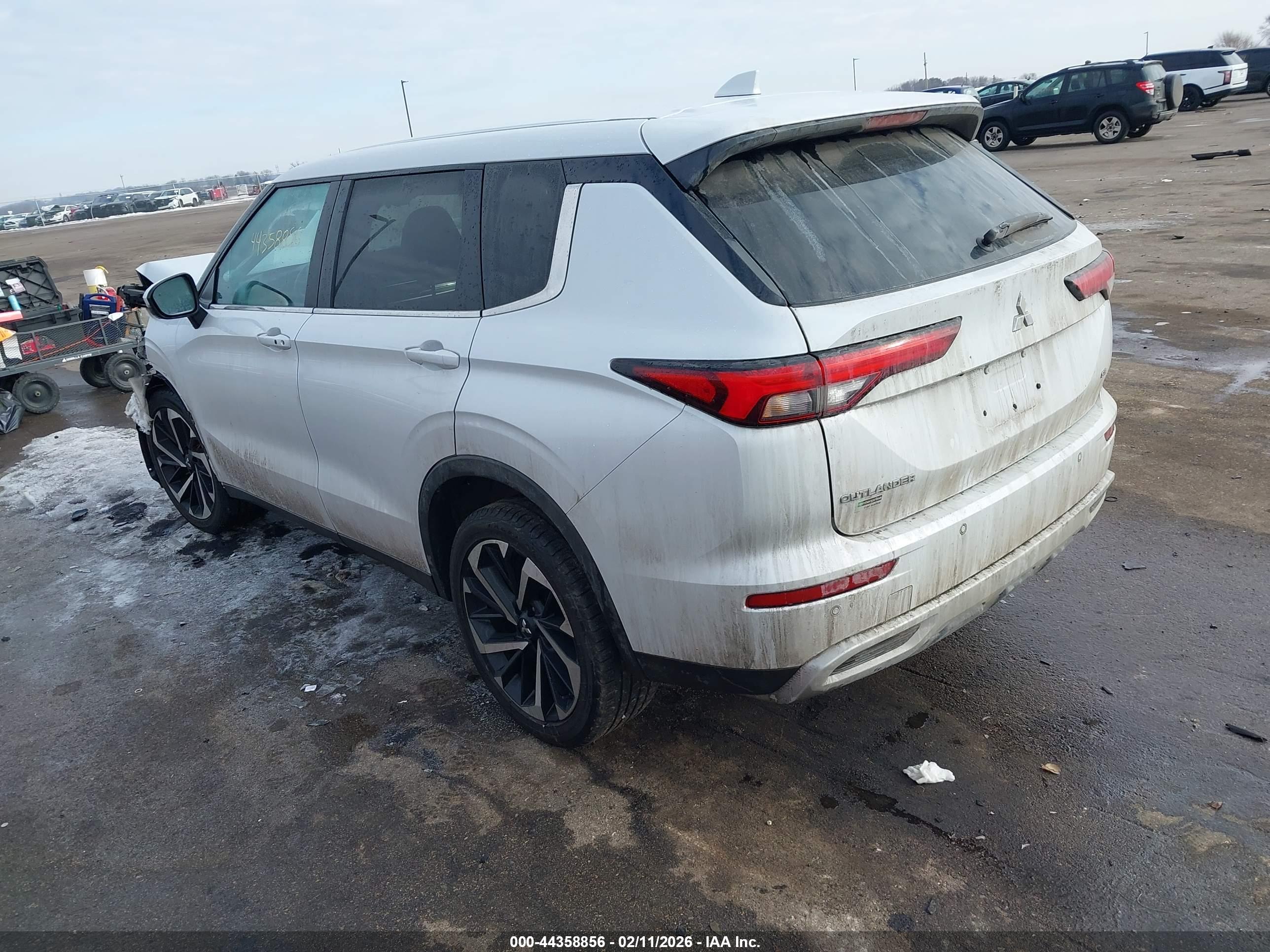 MITSUBISHI OUTLANDER image 3