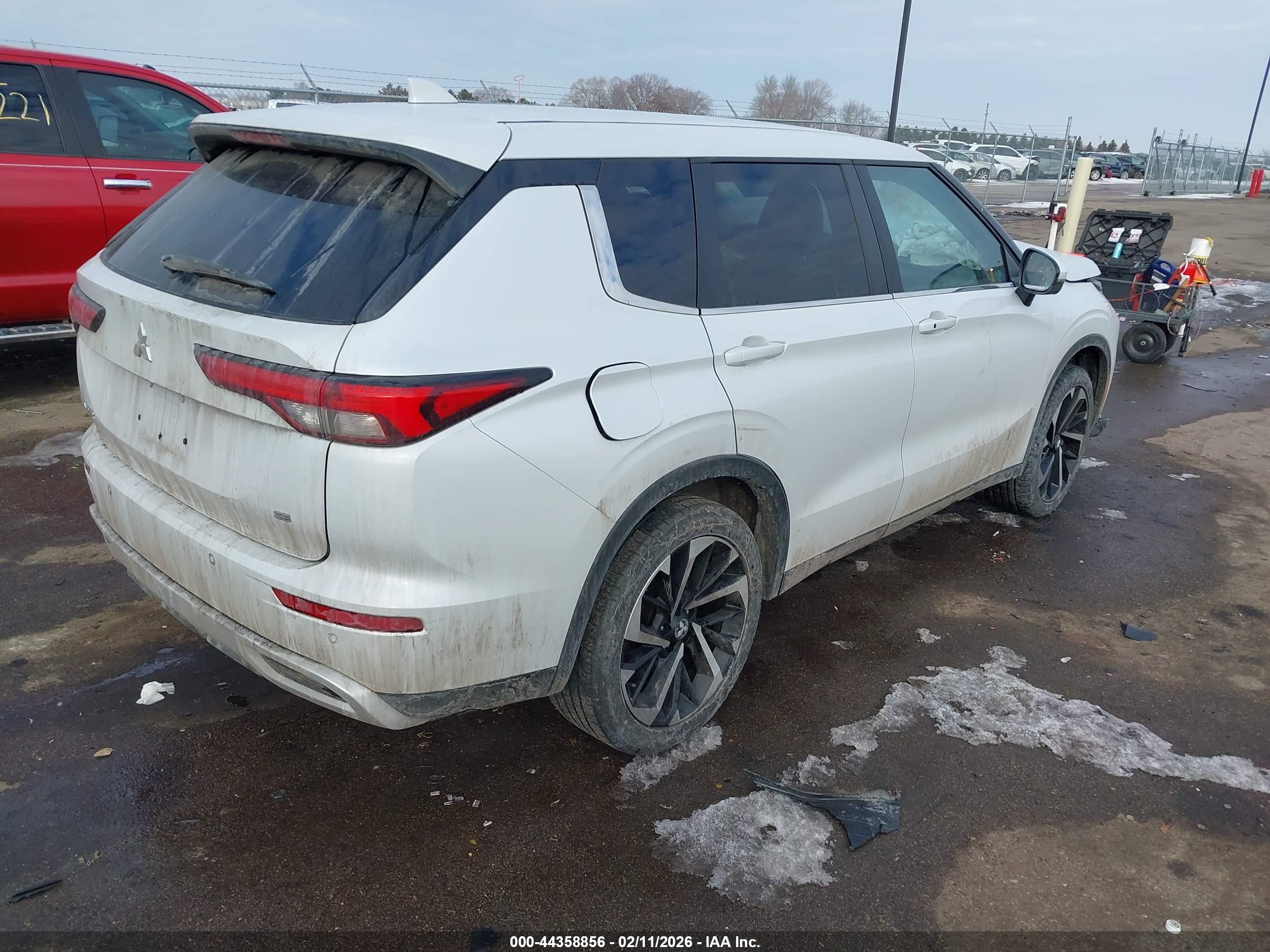 MITSUBISHI OUTLANDER image 4