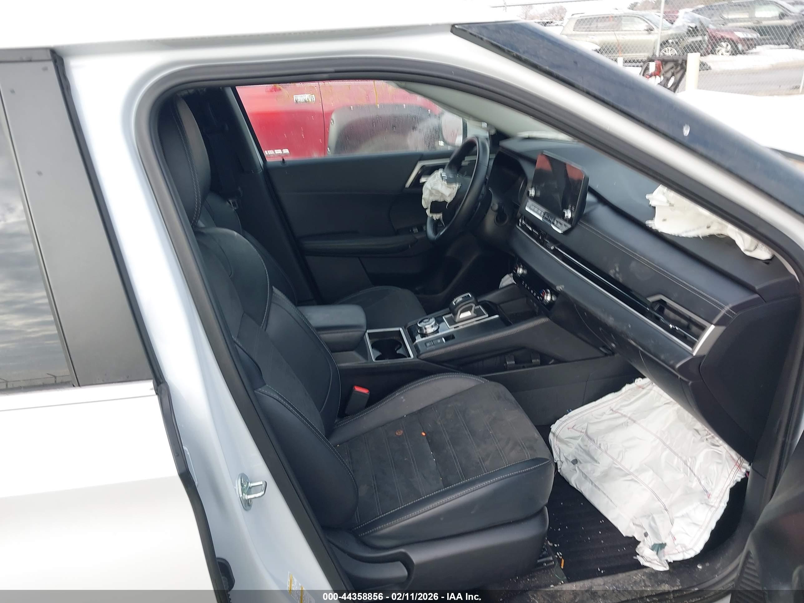 MITSUBISHI OUTLANDER image 5