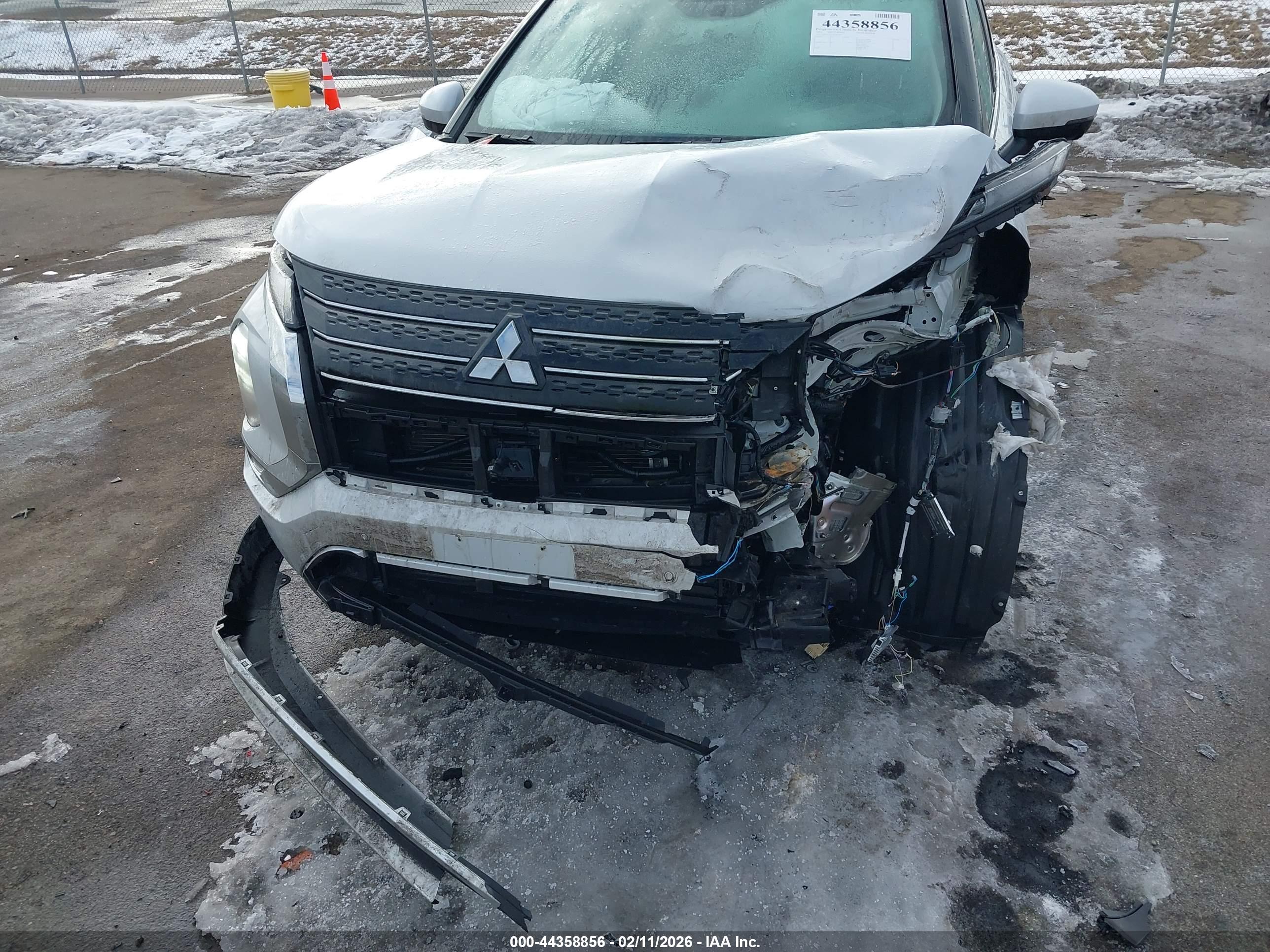 MITSUBISHI OUTLANDER image 6