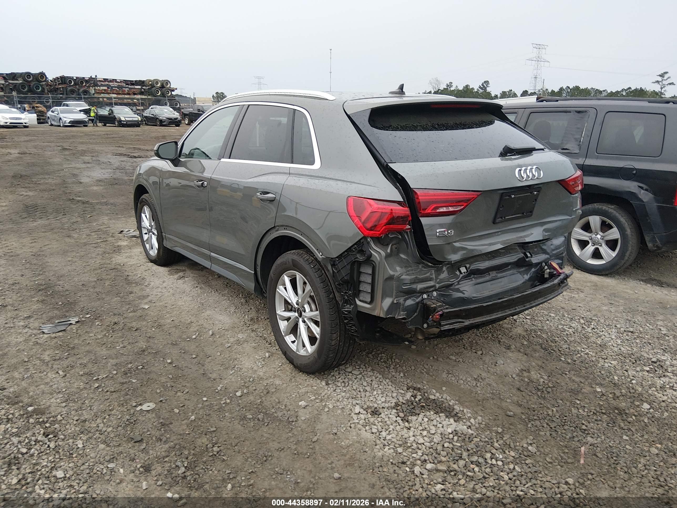 AUDI Q3 image 3