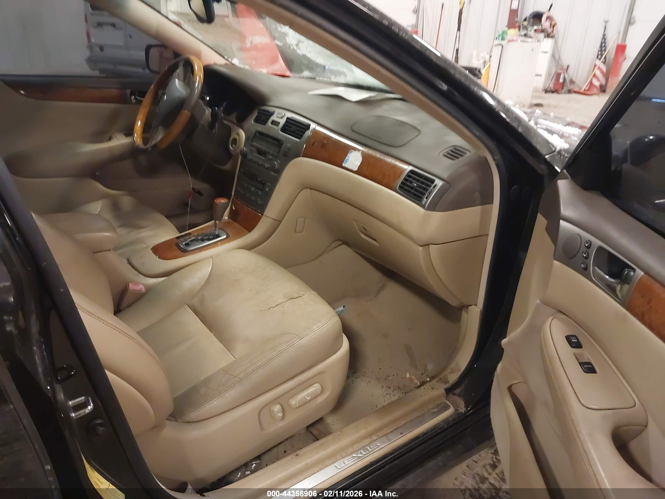 LEXUS ES image 5