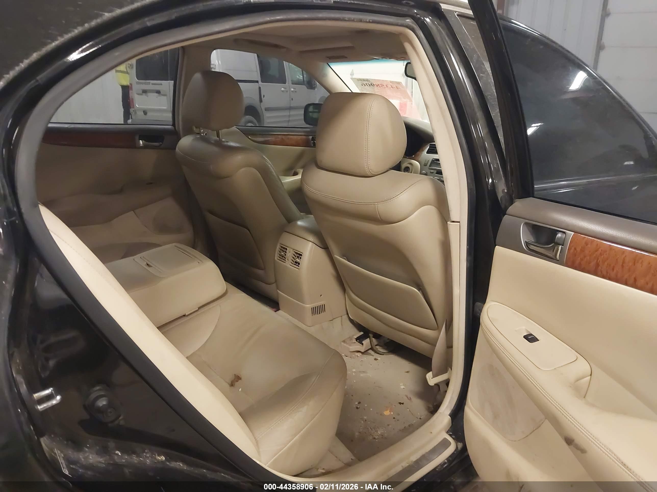 LEXUS ES image 8