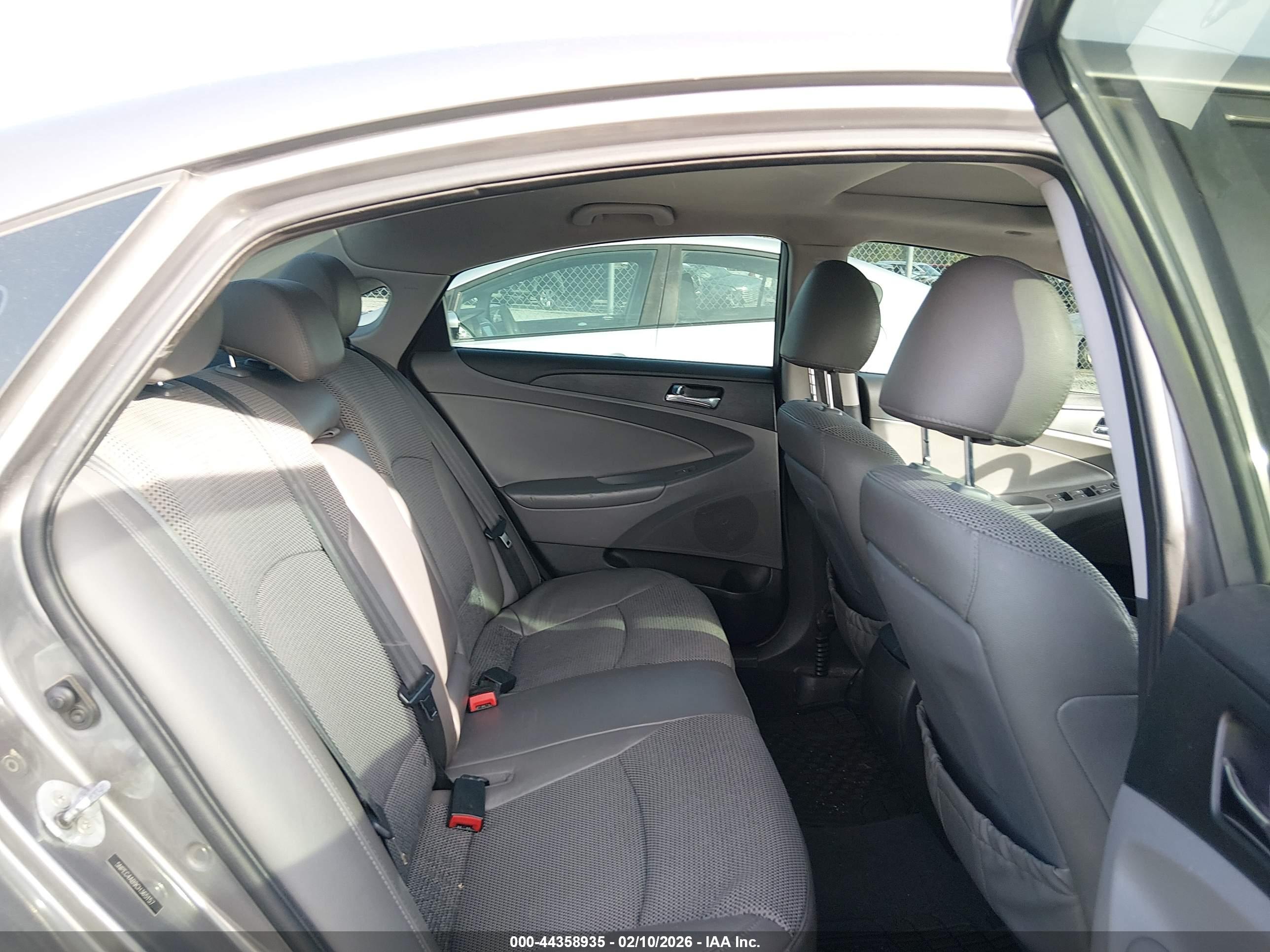 HYUNDAI SONATA image 8