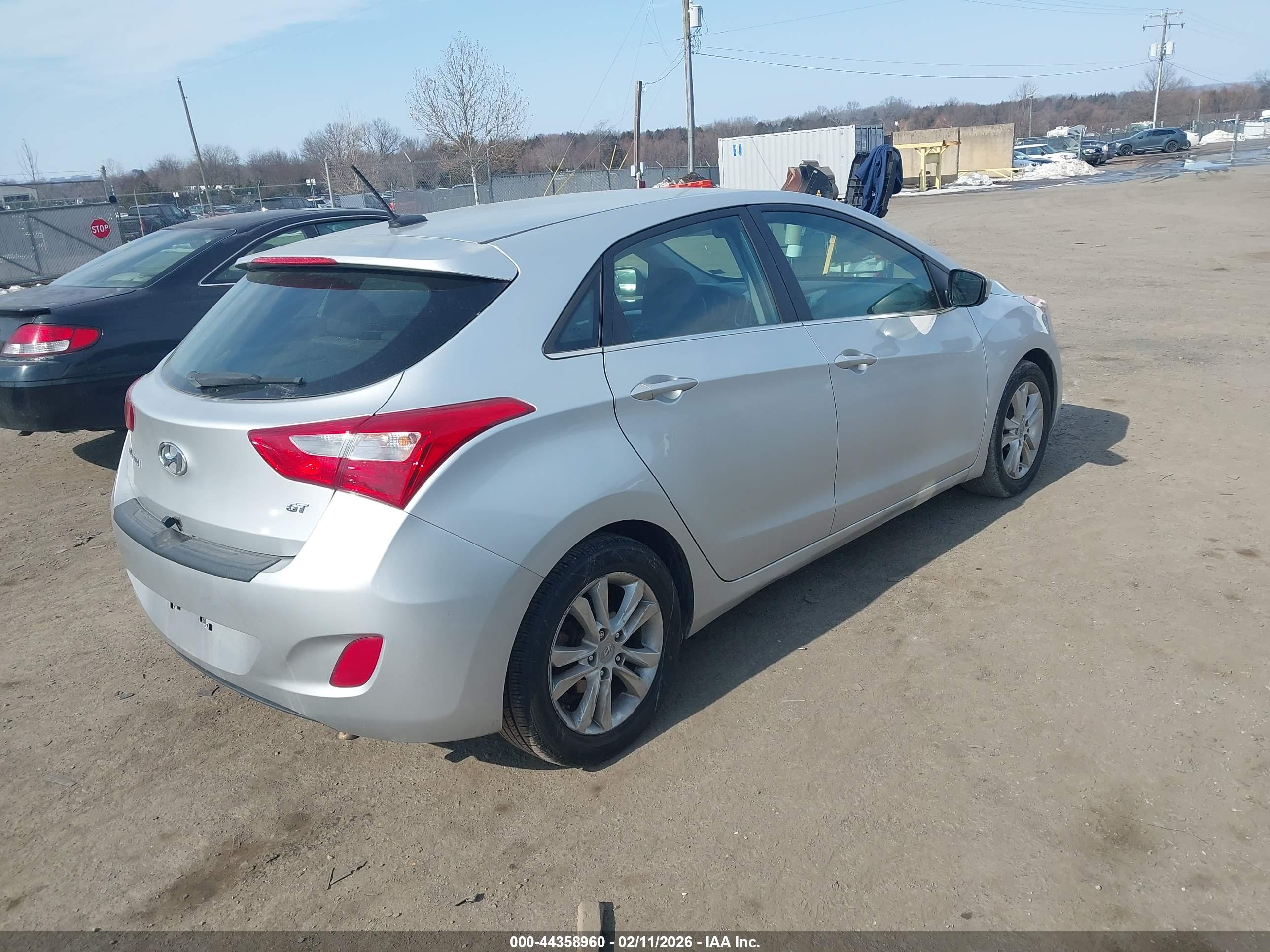 HYUNDAI ELANTRA image 4