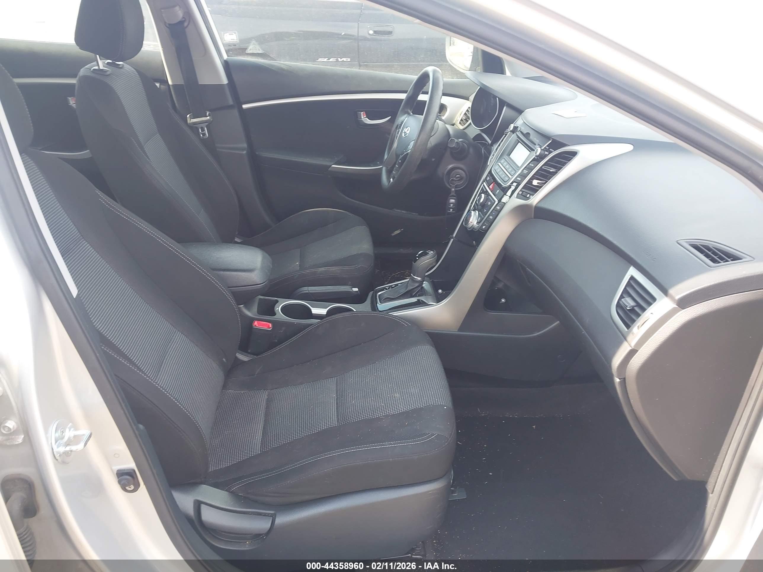 HYUNDAI ELANTRA image 5