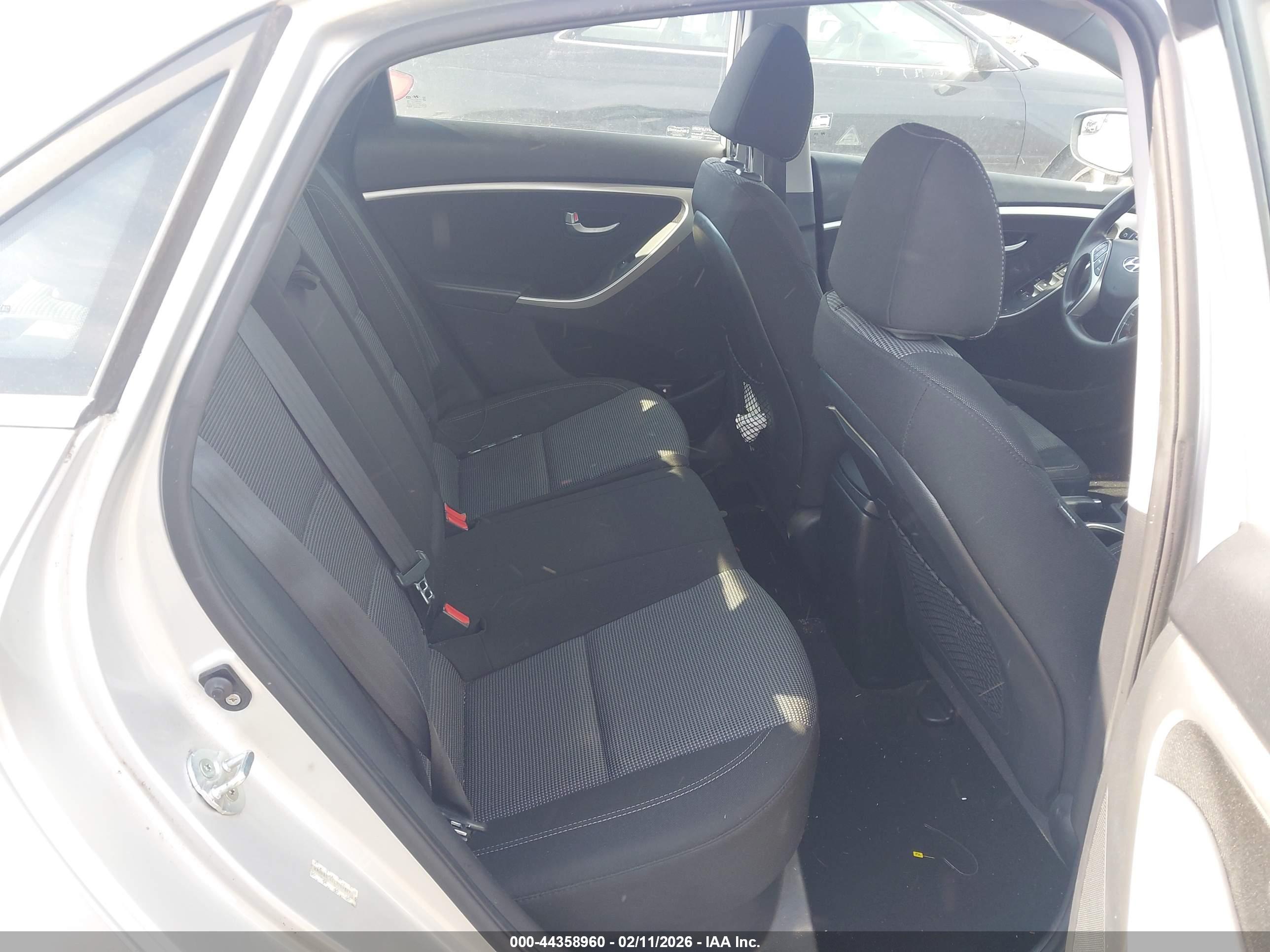 HYUNDAI ELANTRA image 8