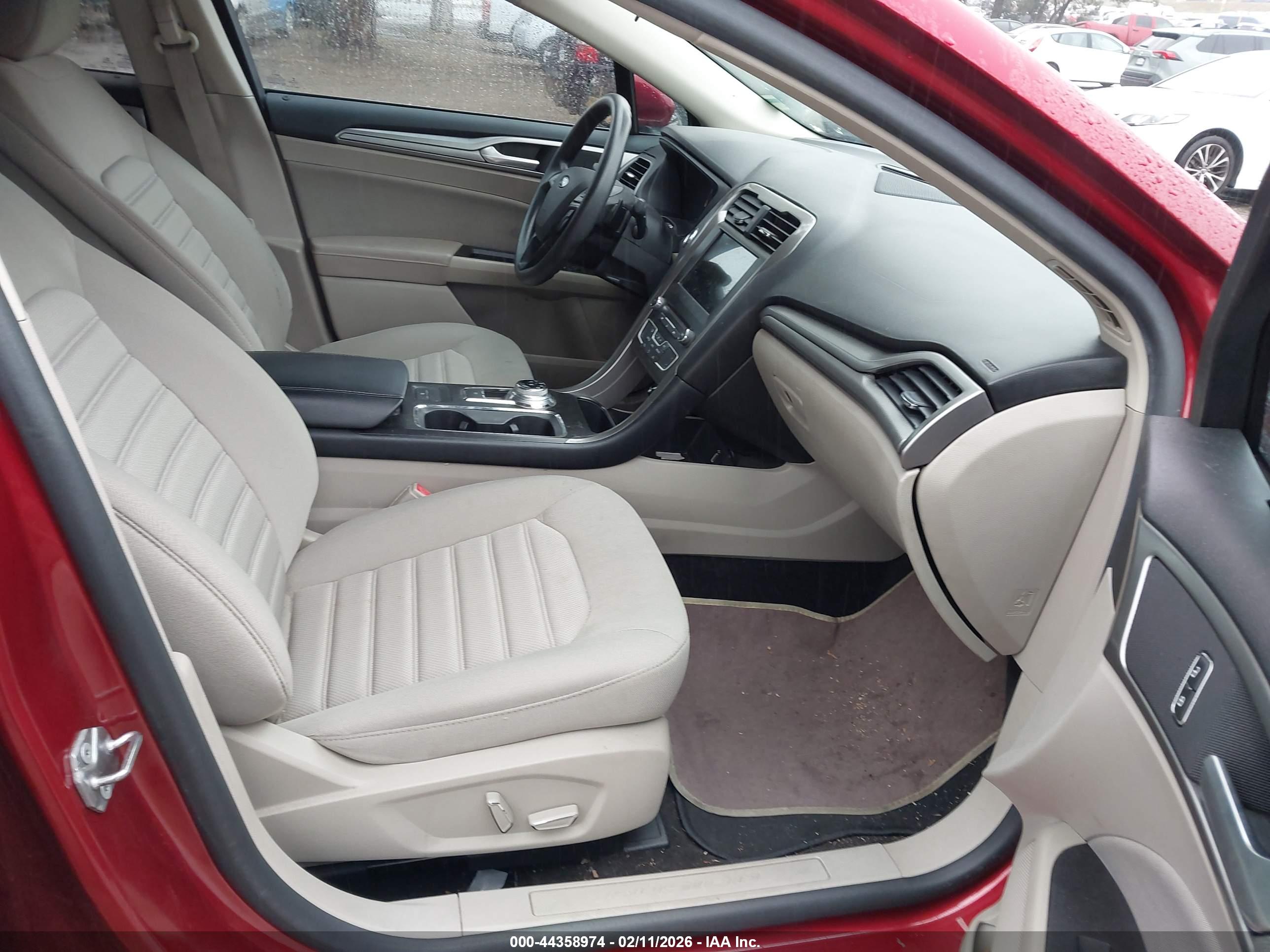 FORD FUSION image 5
