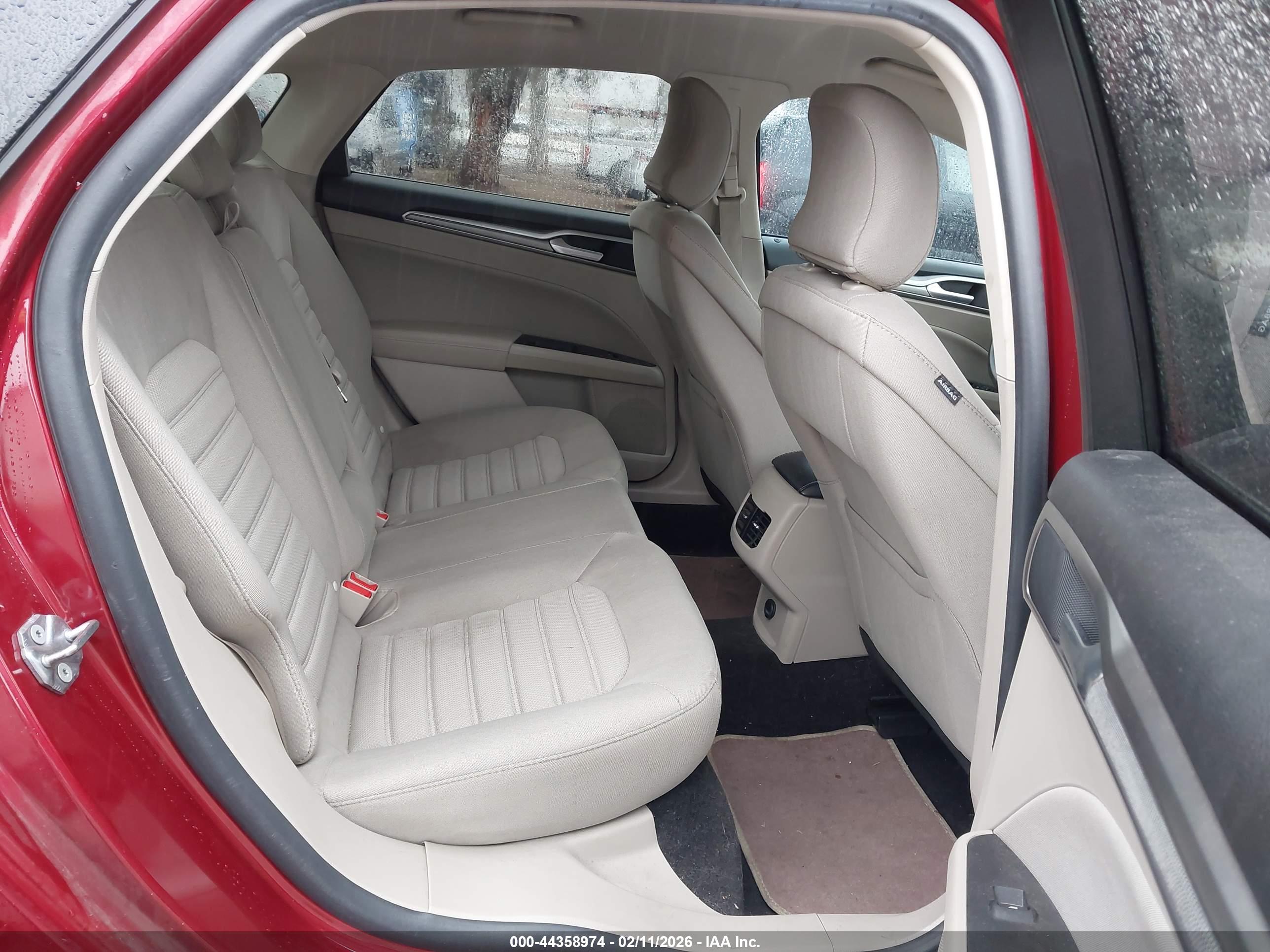 FORD FUSION image 8