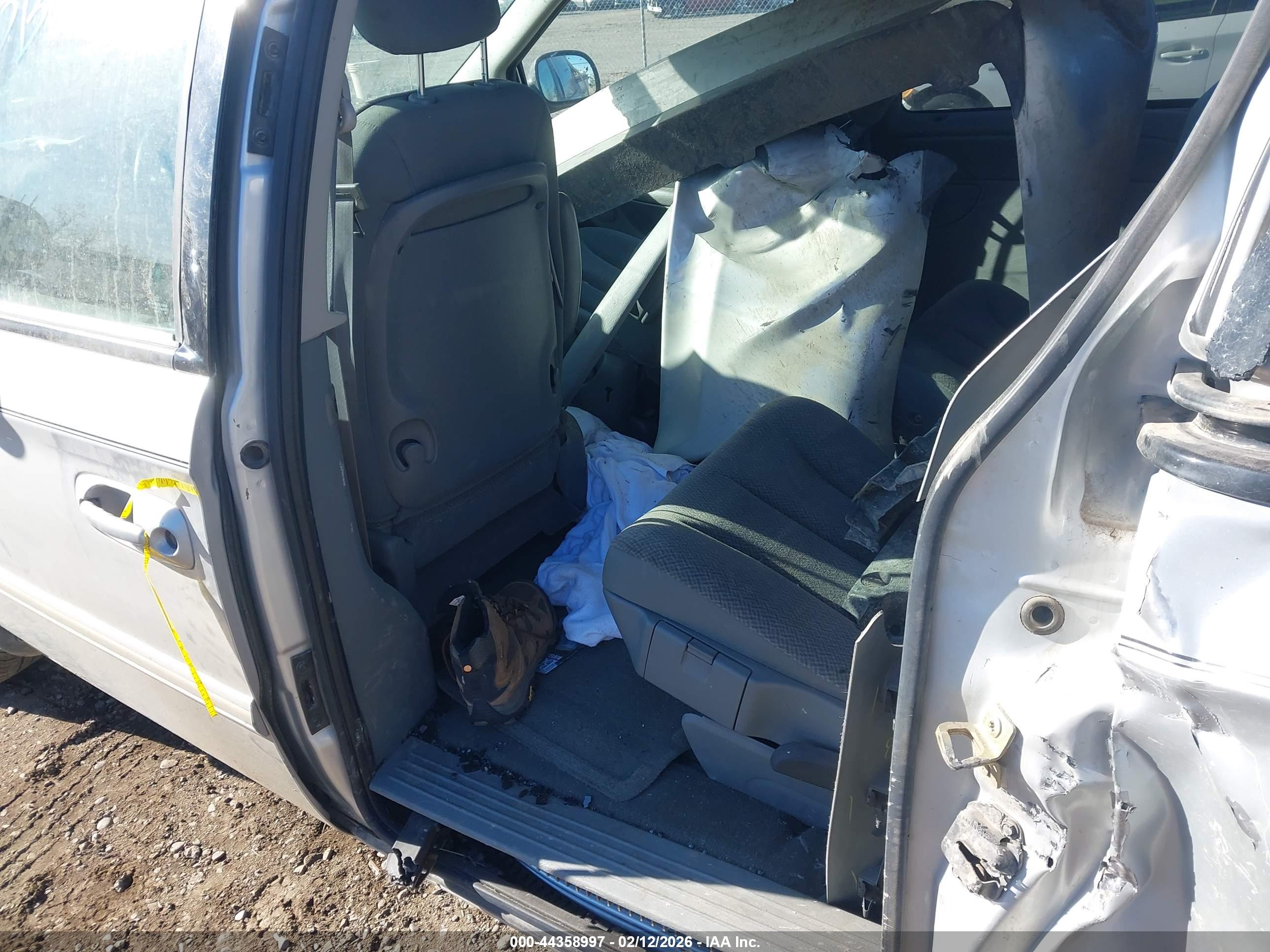 CHRYSLER TOWN image 8