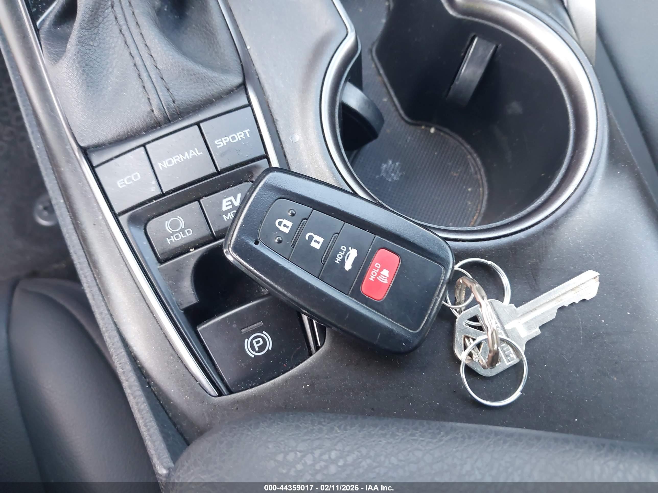 TOYOTA CAMRY image 11