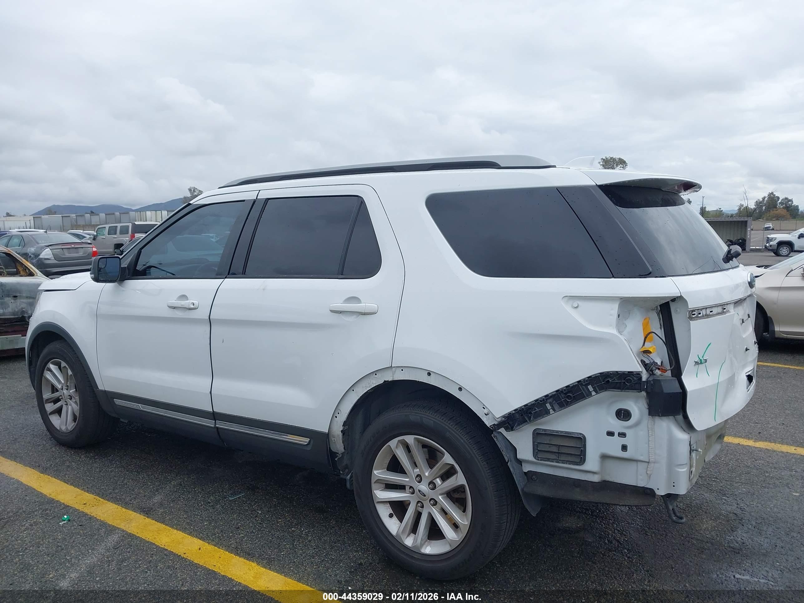 FORD EXPLORER image 3