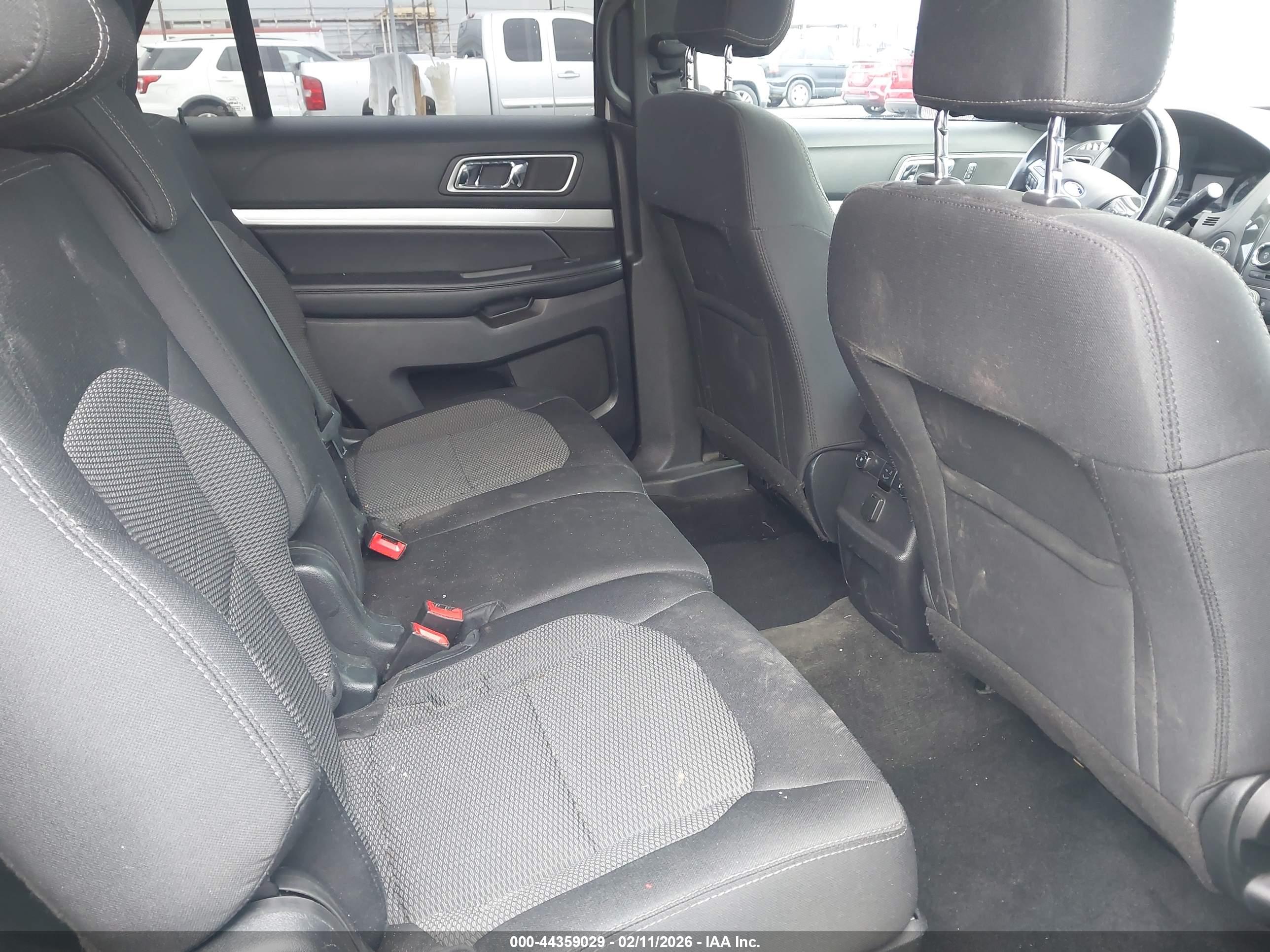 FORD EXPLORER image 8