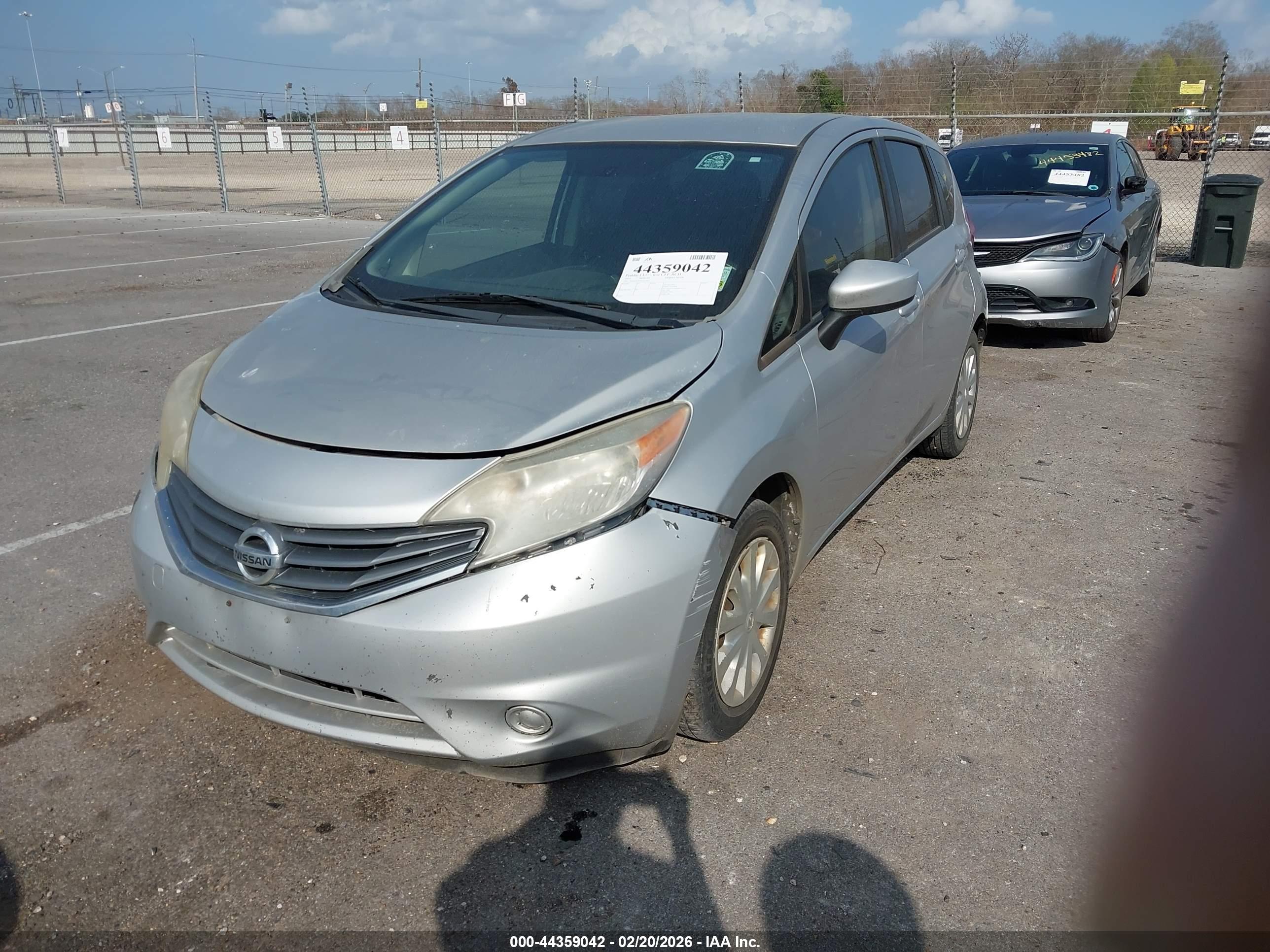 NISSAN VERSA image 2
