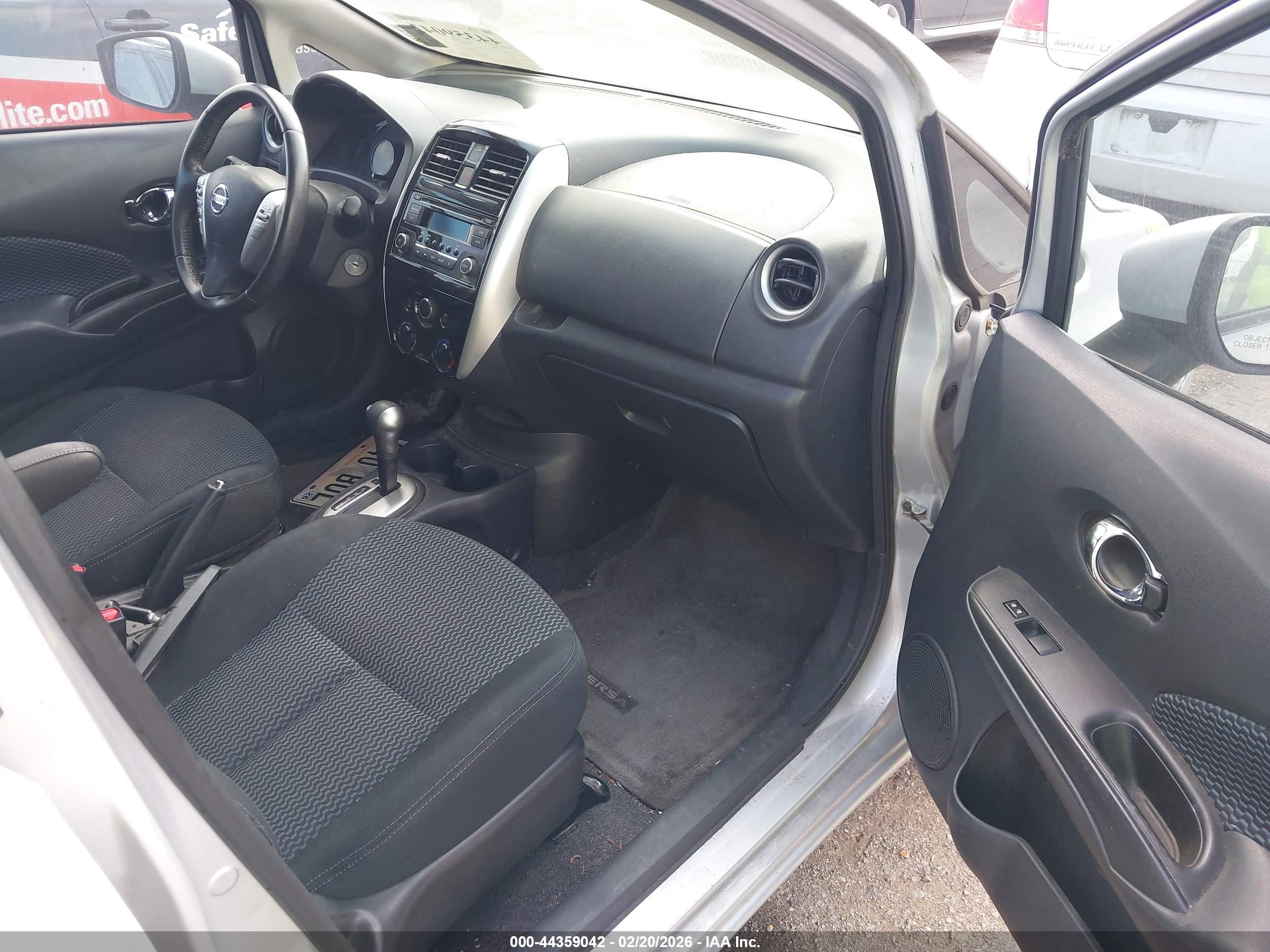 NISSAN VERSA image 5
