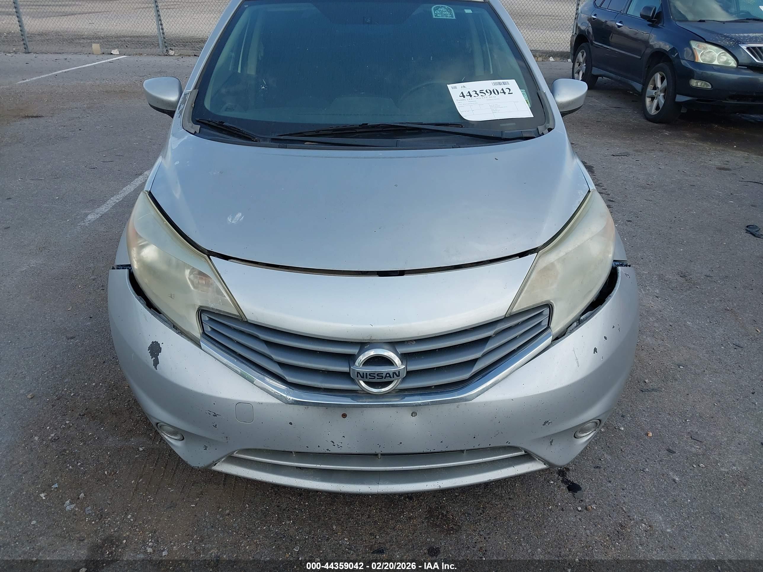 NISSAN VERSA image 6