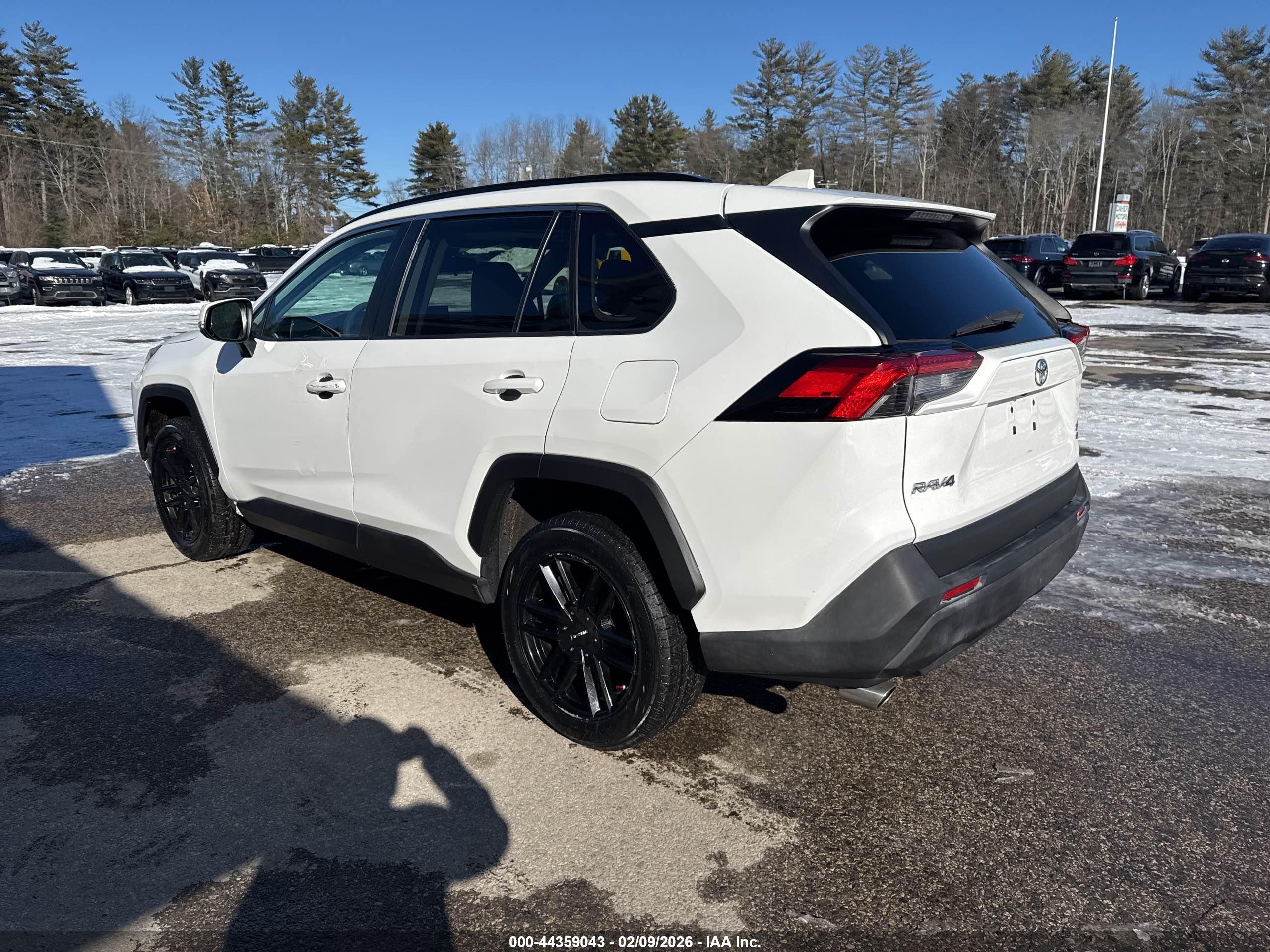 TOYOTA RAV4 image 3