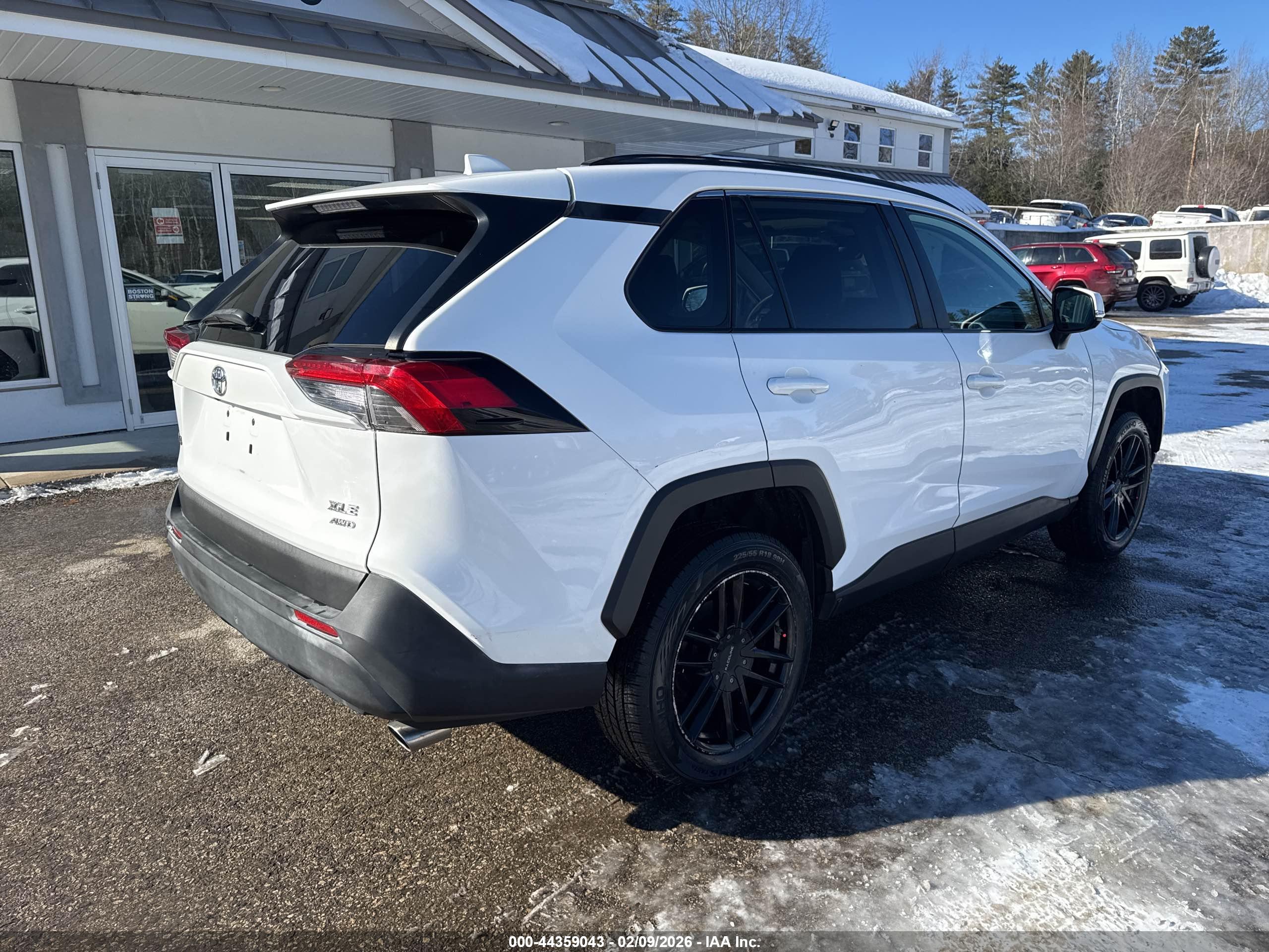 TOYOTA RAV4 image 4