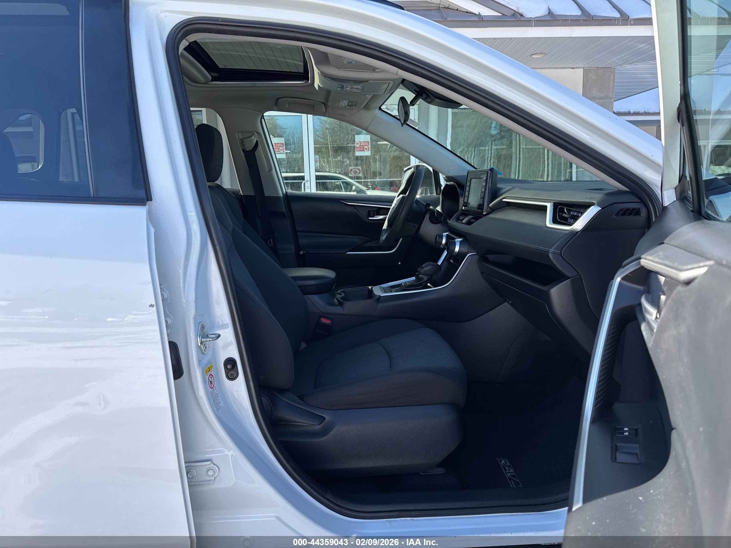 TOYOTA RAV4 image 5