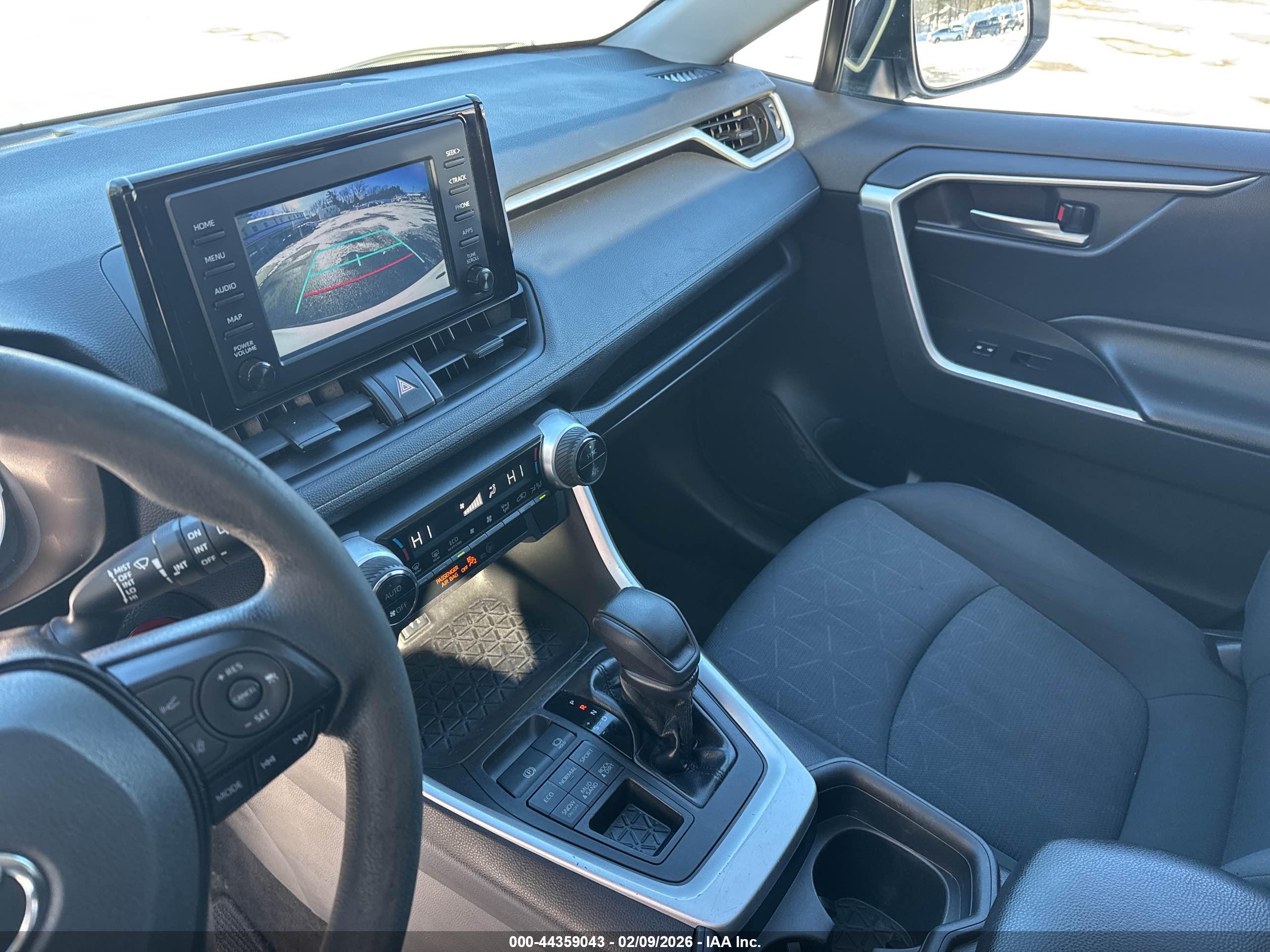 TOYOTA RAV4 image 6