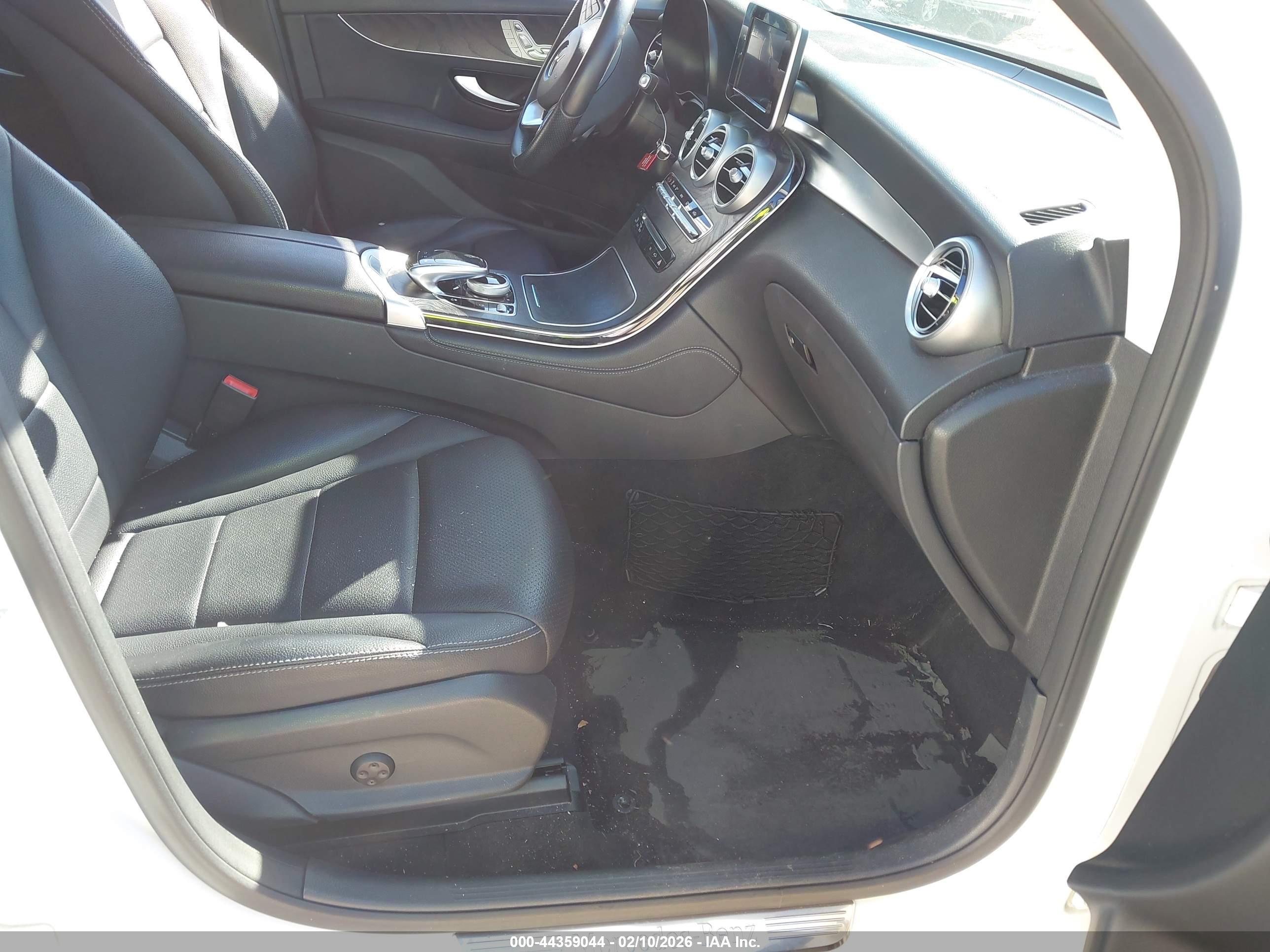 MERCEDES-BENZ GLC image 5