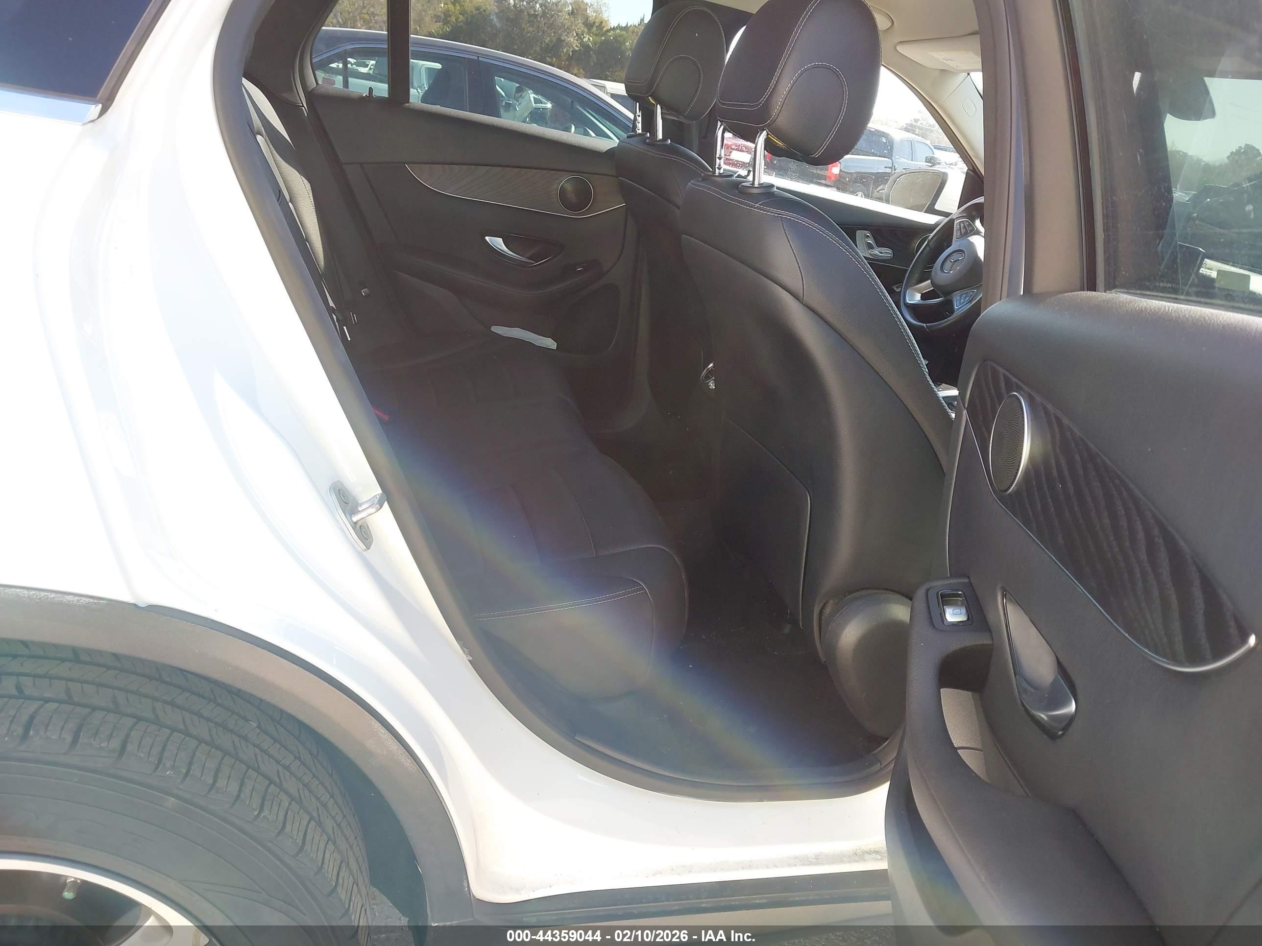 MERCEDES-BENZ GLC image 8
