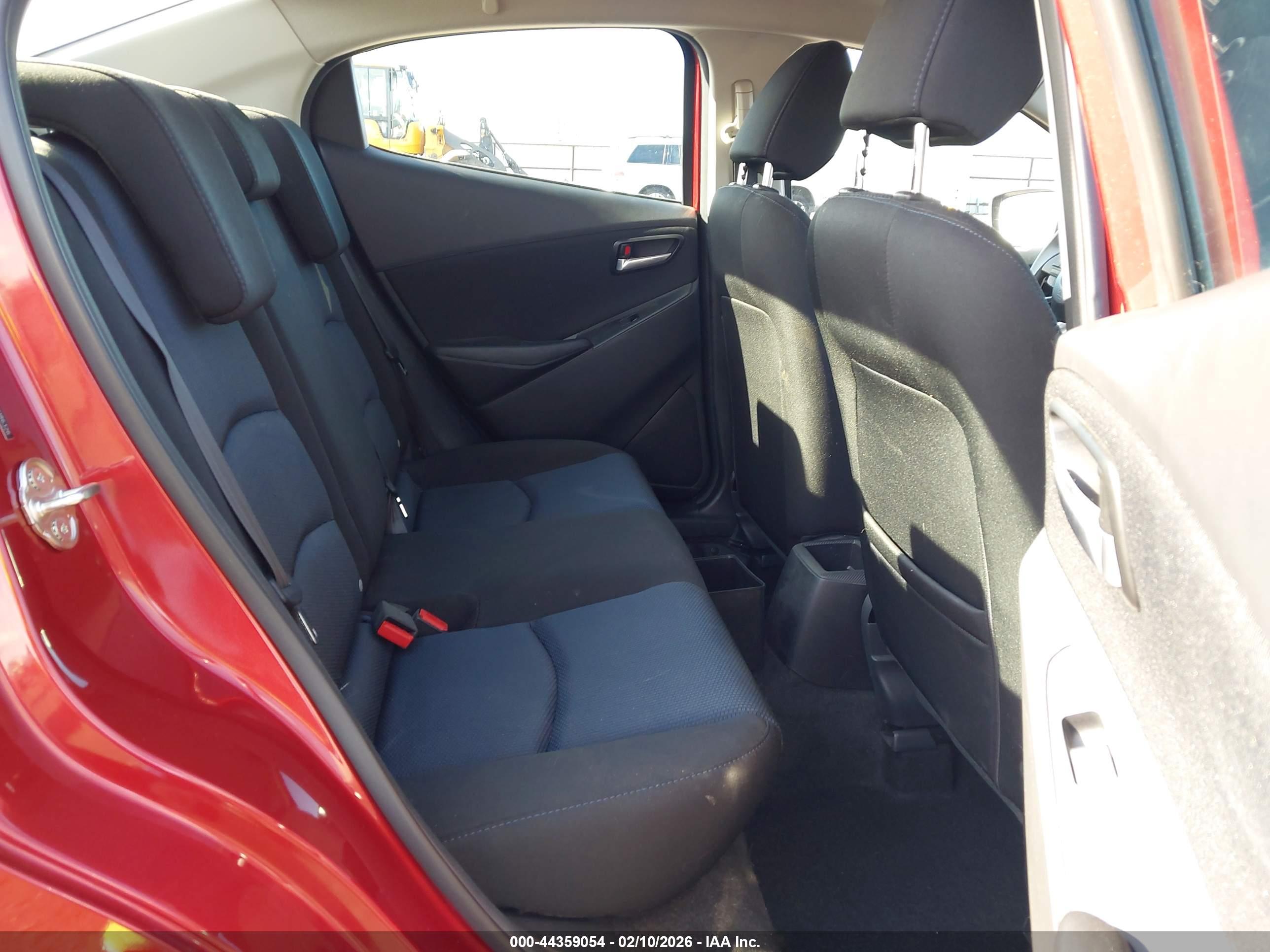 TOYOTA YARIS image 8