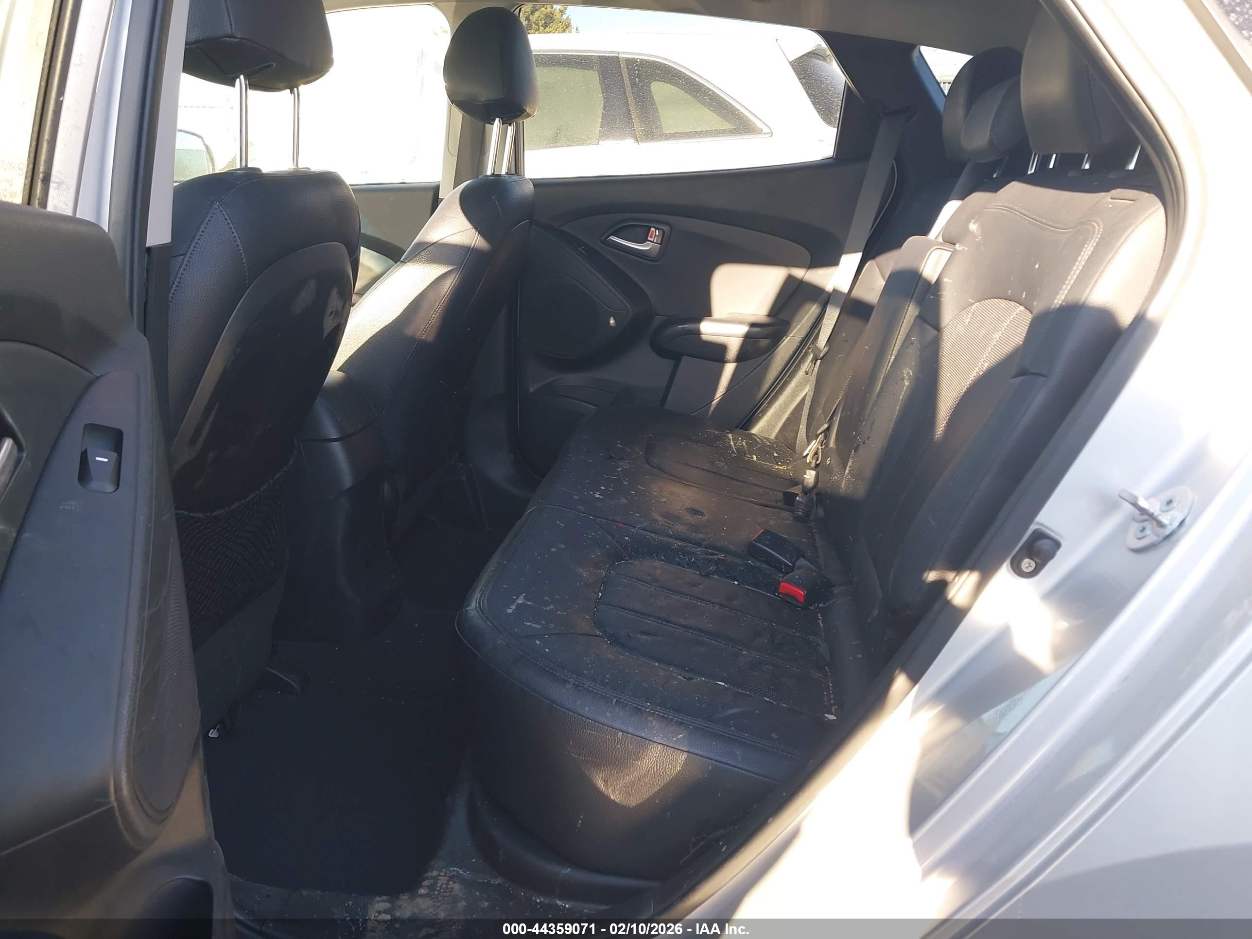HYUNDAI TUCSON image 8