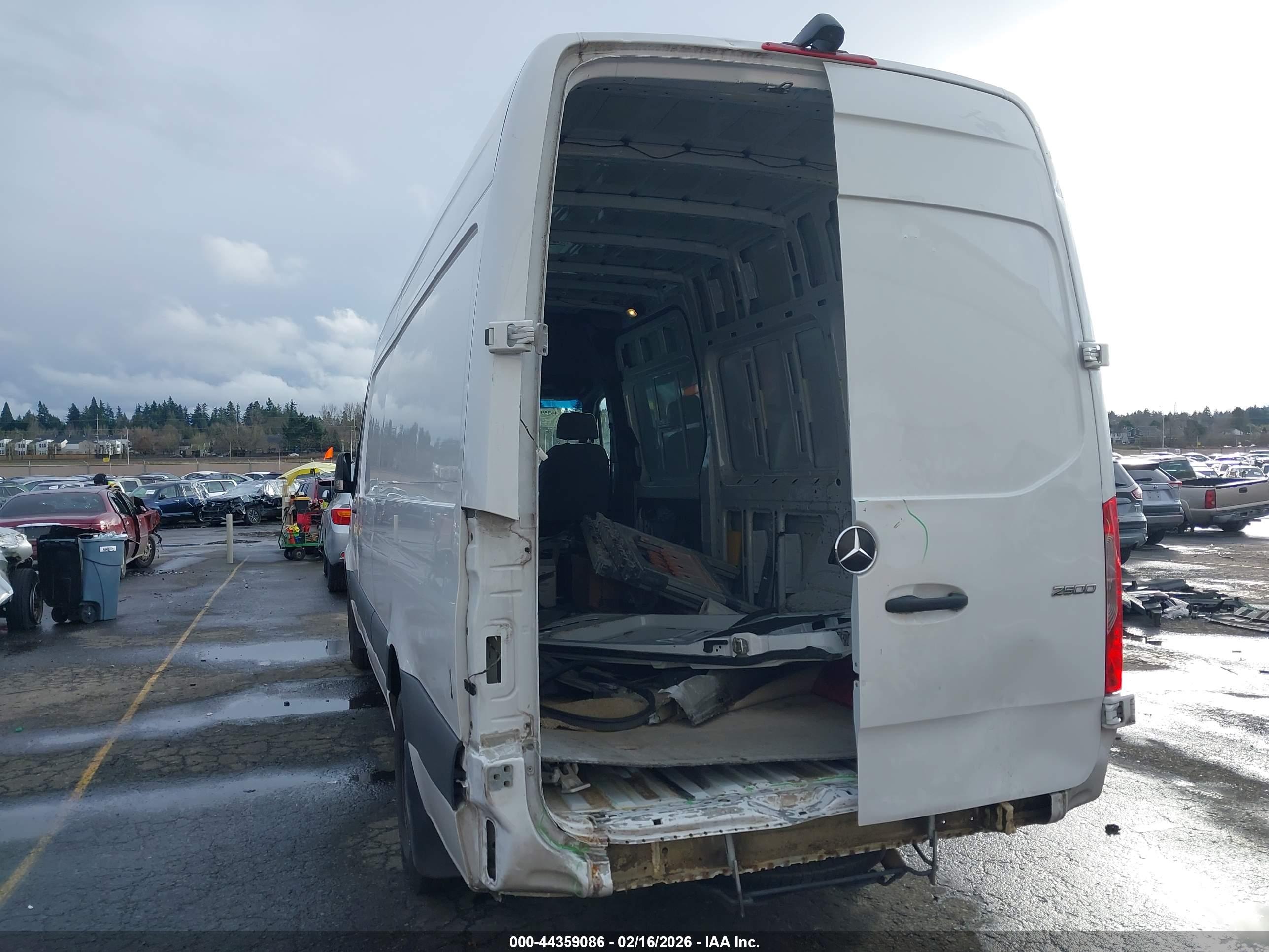 MERCEDES-BENZ SPRINTER image 6