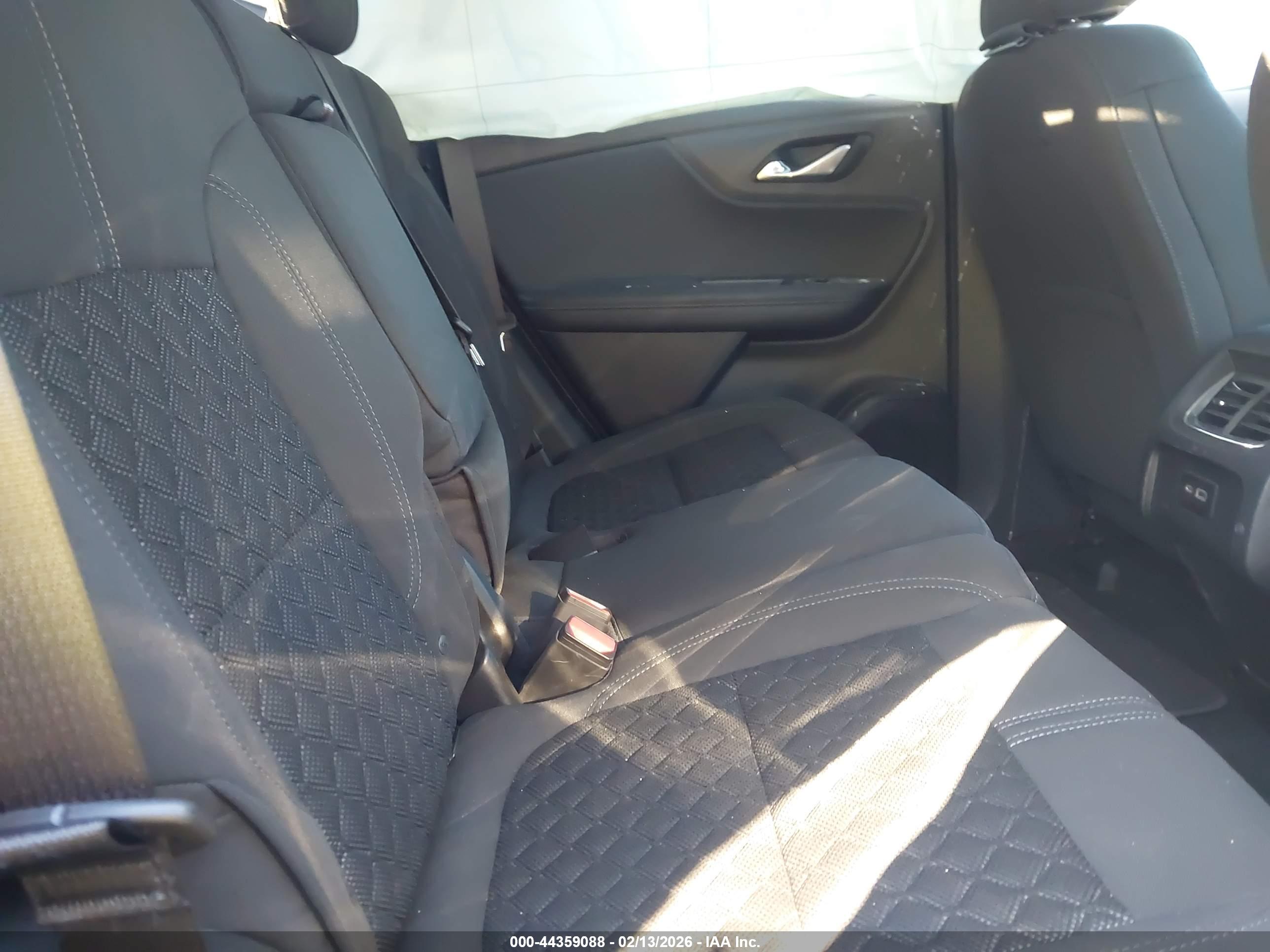 CHEVROLET BLAZER image 8