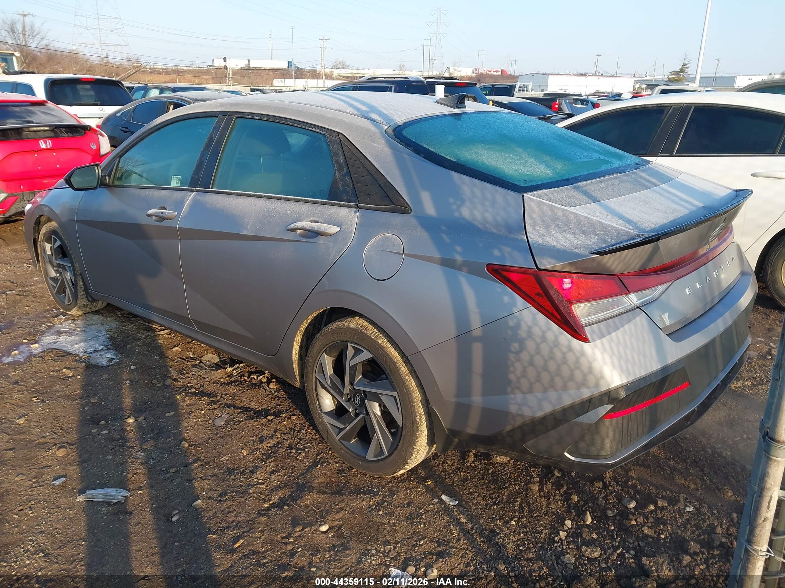 HYUNDAI ELANTRA image 3