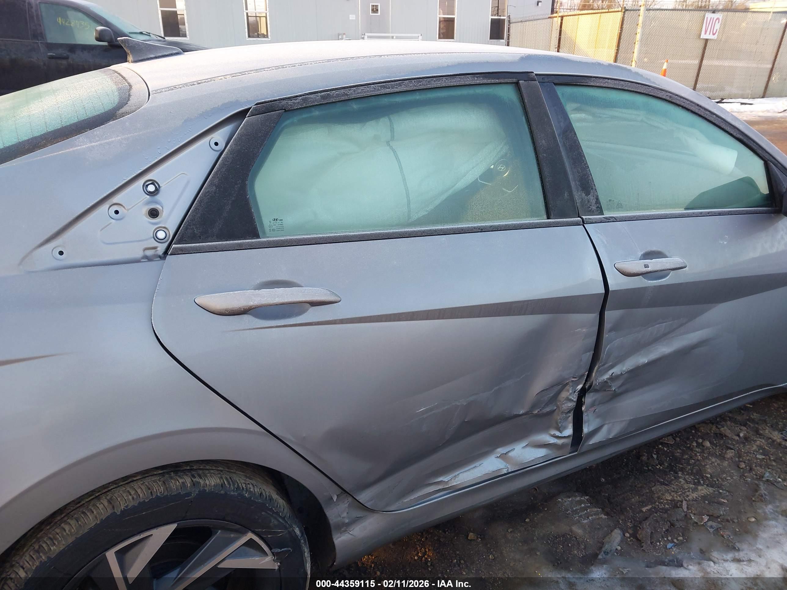 HYUNDAI ELANTRA image 6