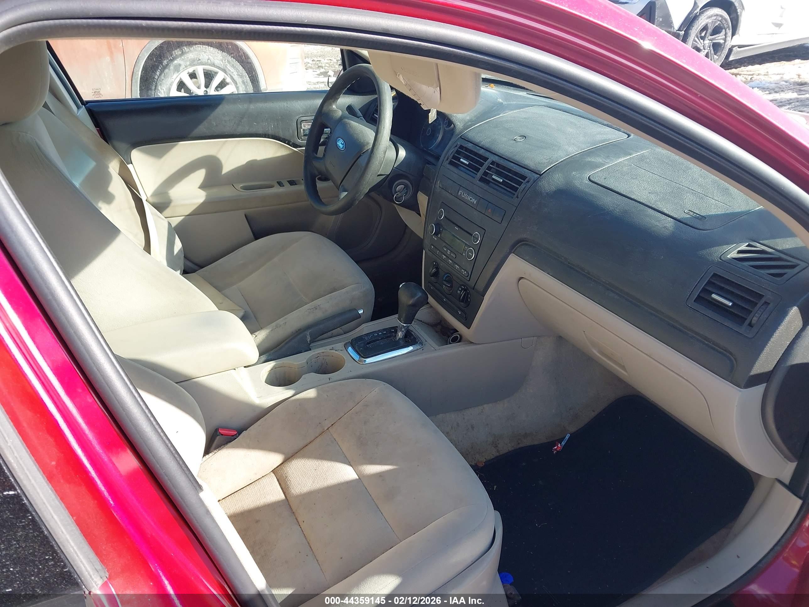 FORD FUSION image 5