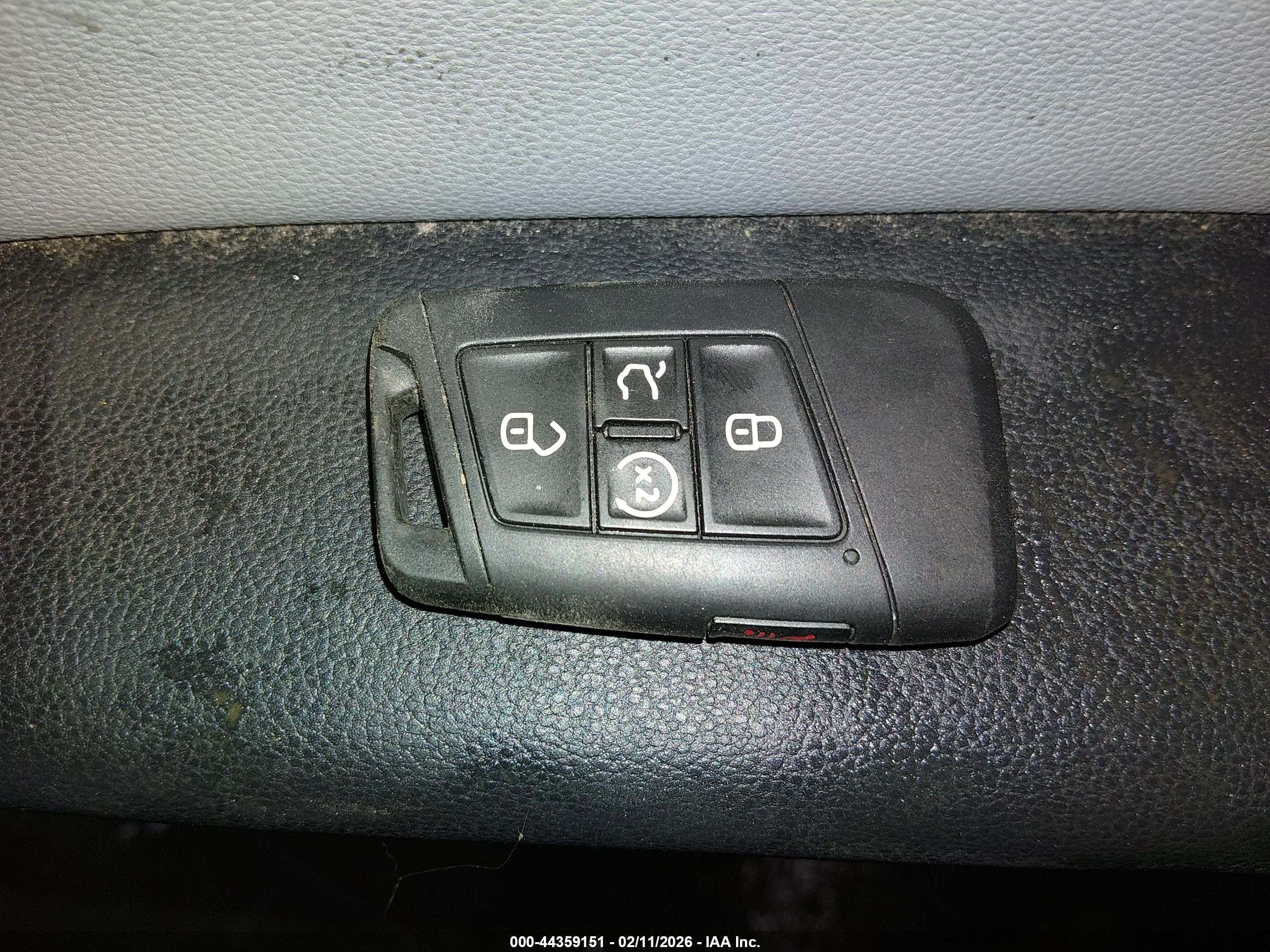 VOLKSWAGEN TAOS image 11