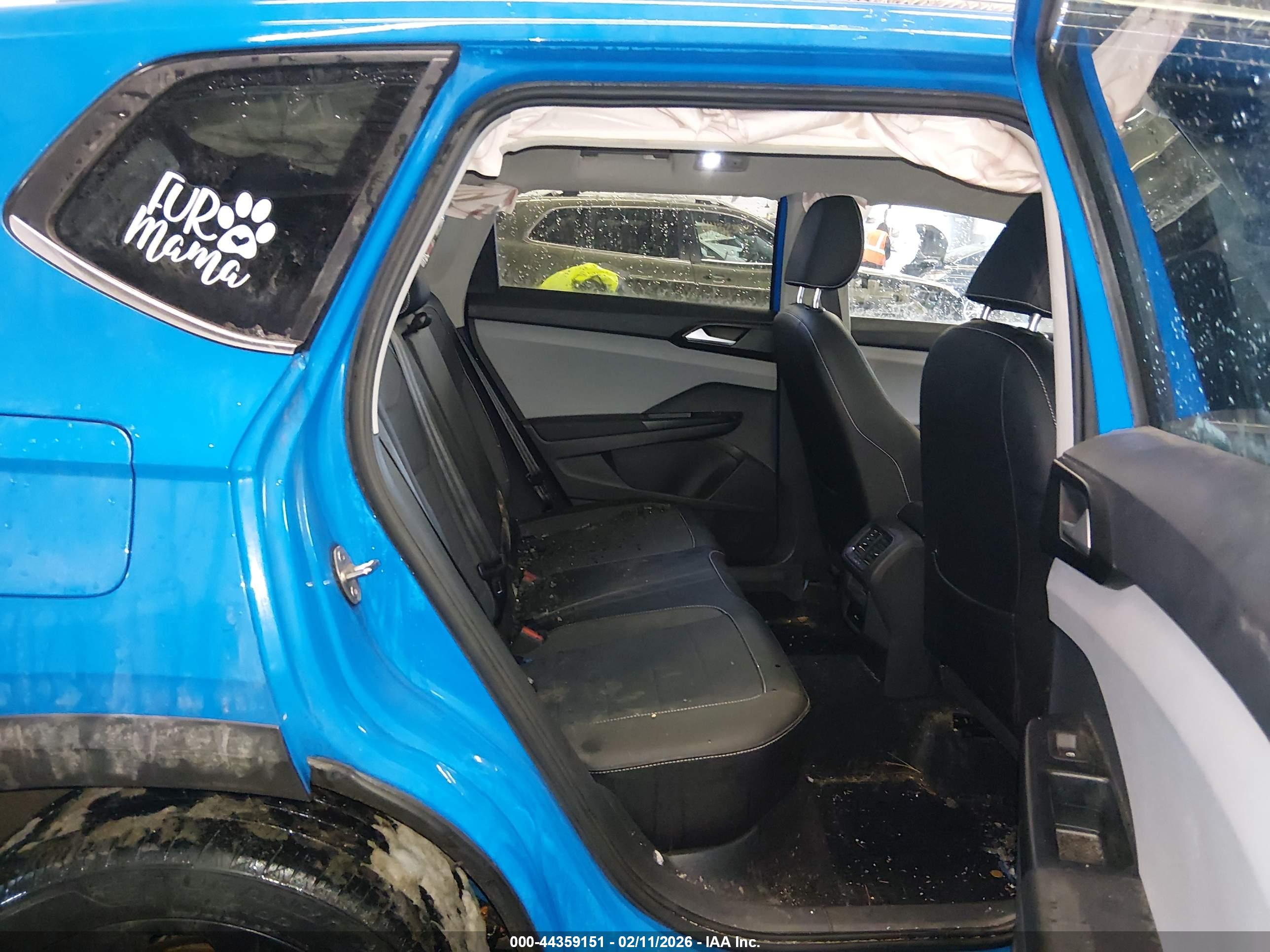 VOLKSWAGEN TAOS image 8