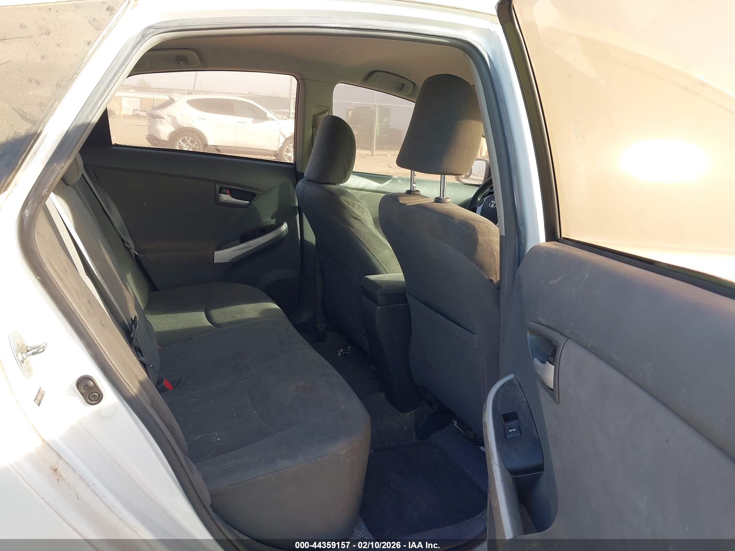 TOYOTA PRIUS image 8
