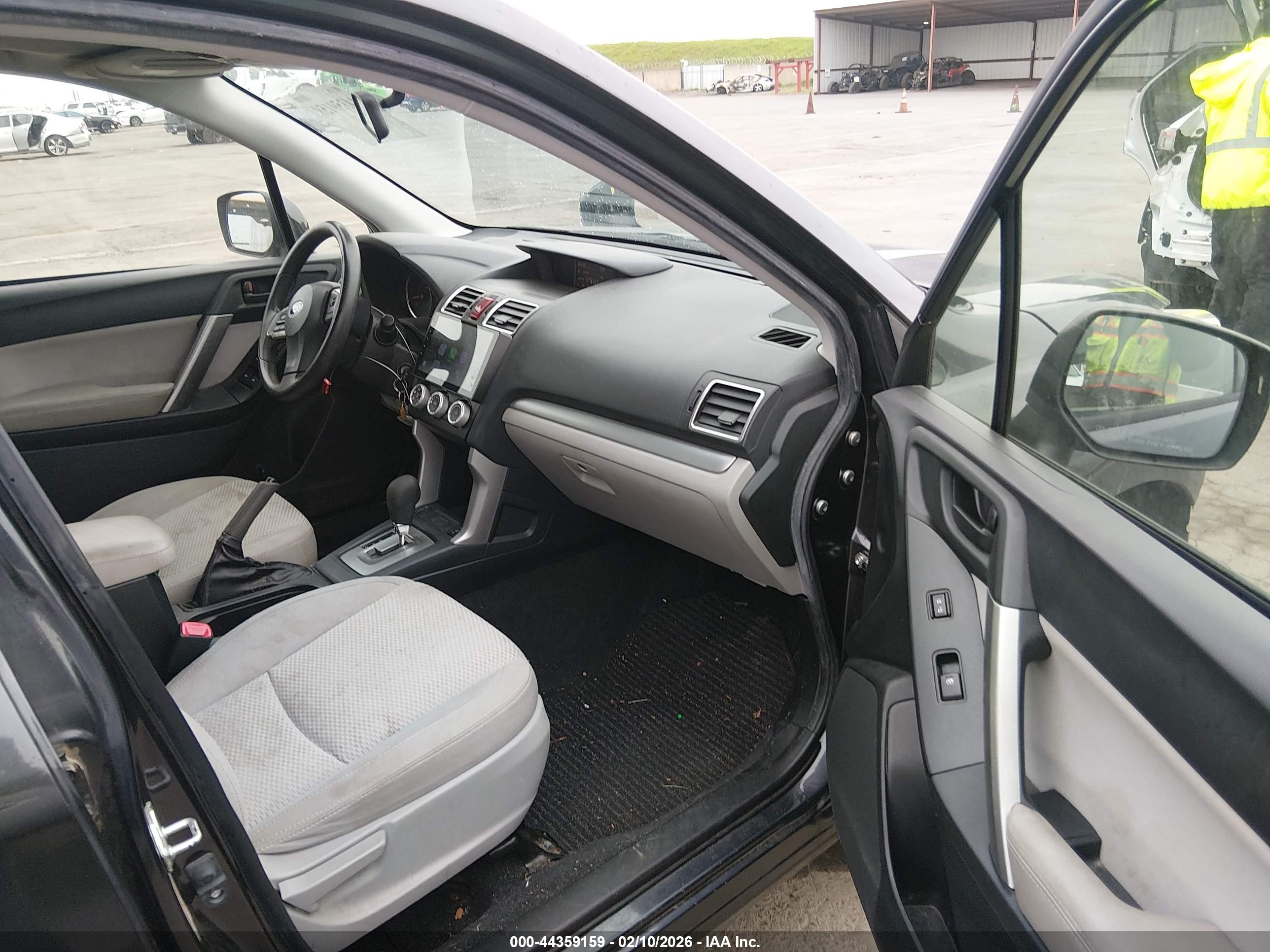 SUBARU FORESTER image 5