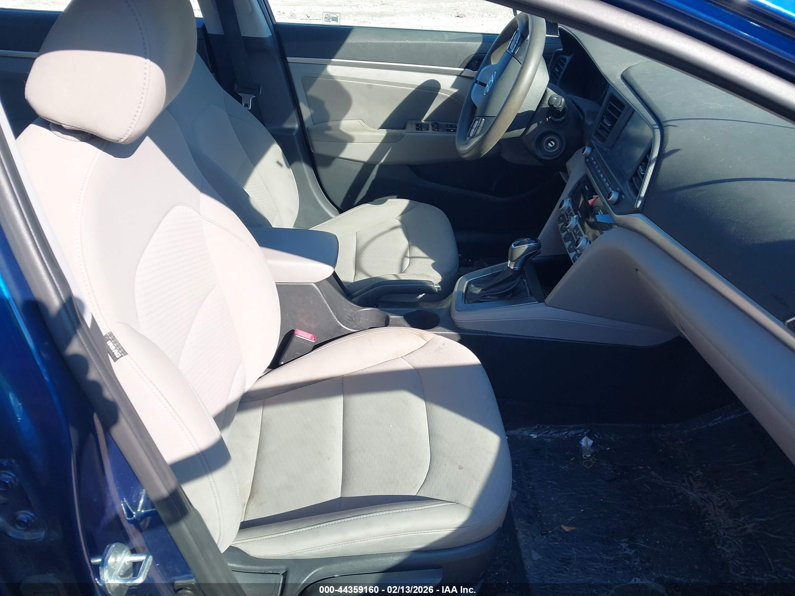HYUNDAI ELANTRA image 5