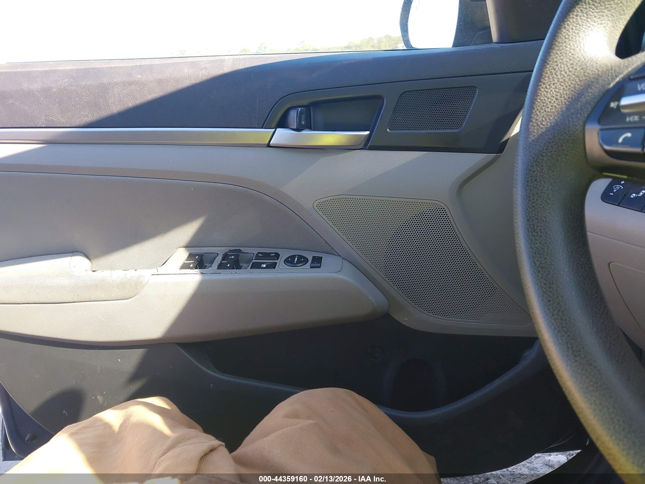 HYUNDAI ELANTRA image 6