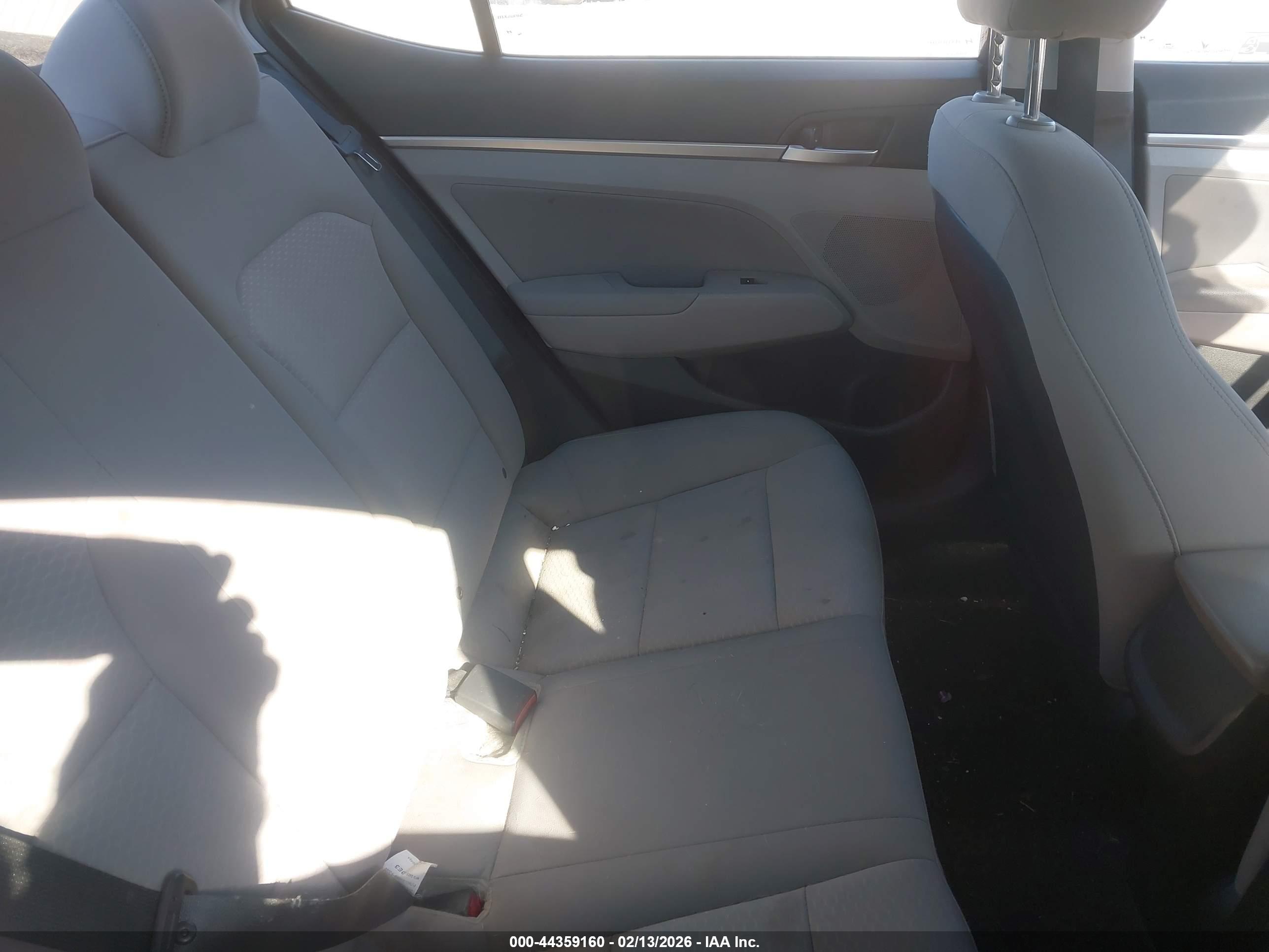 HYUNDAI ELANTRA image 8