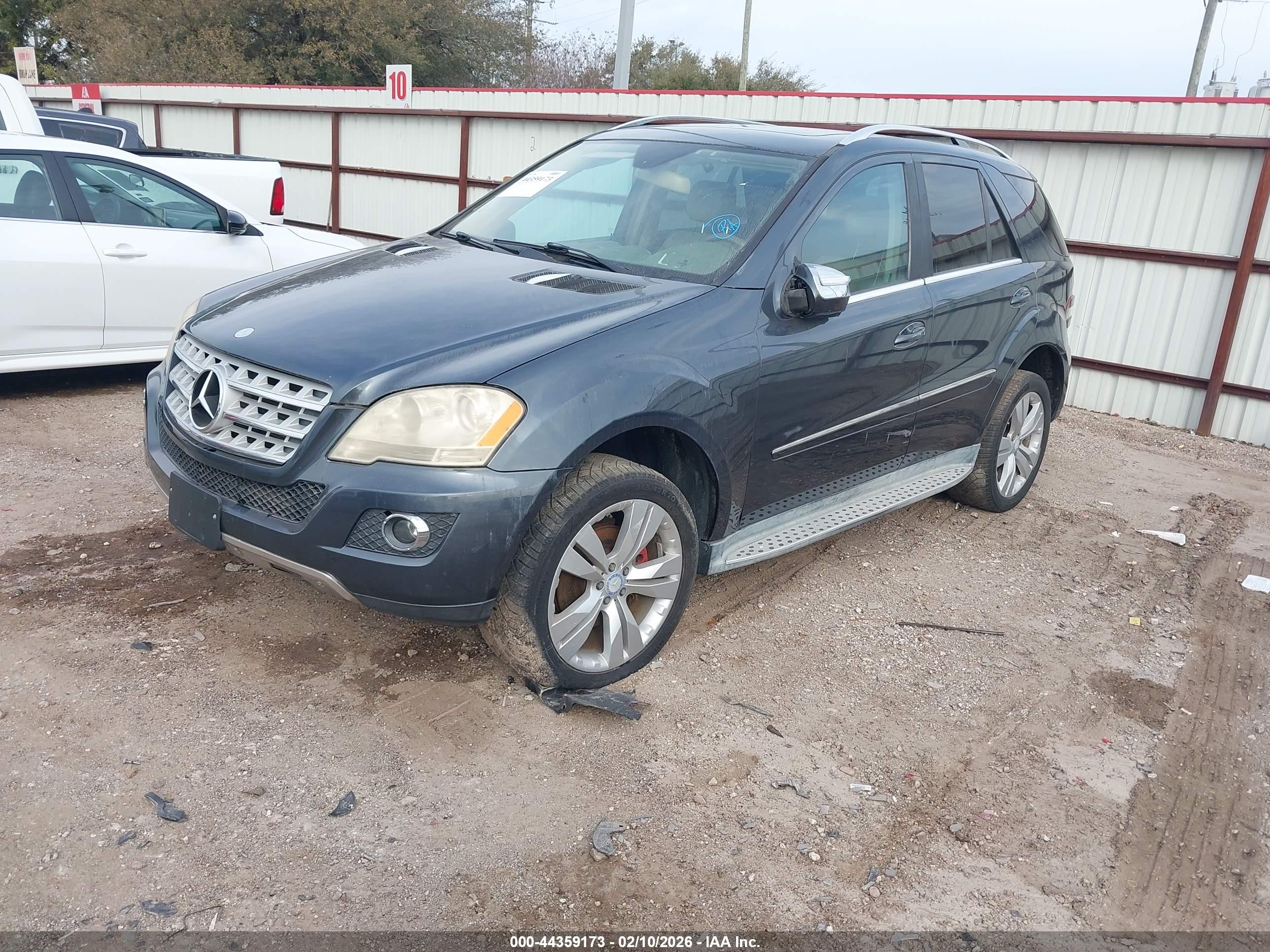 MERCEDES-BENZ ML image 2