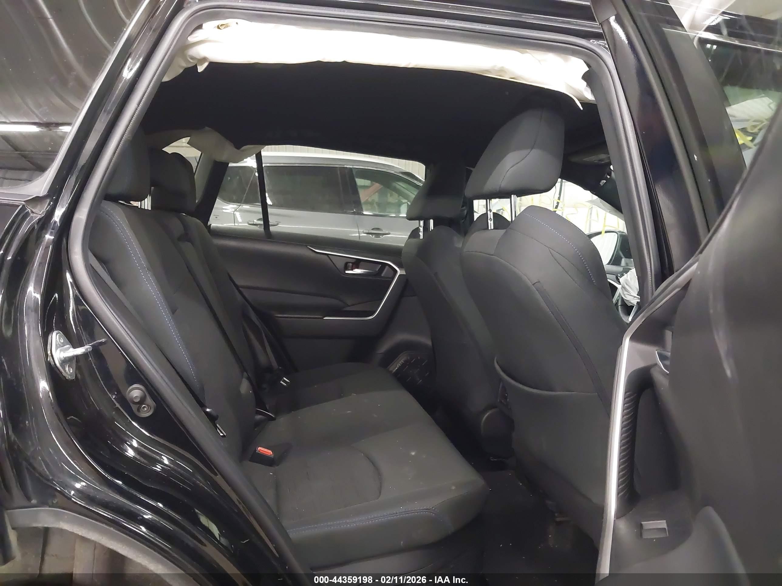 TOYOTA RAV4 image 8