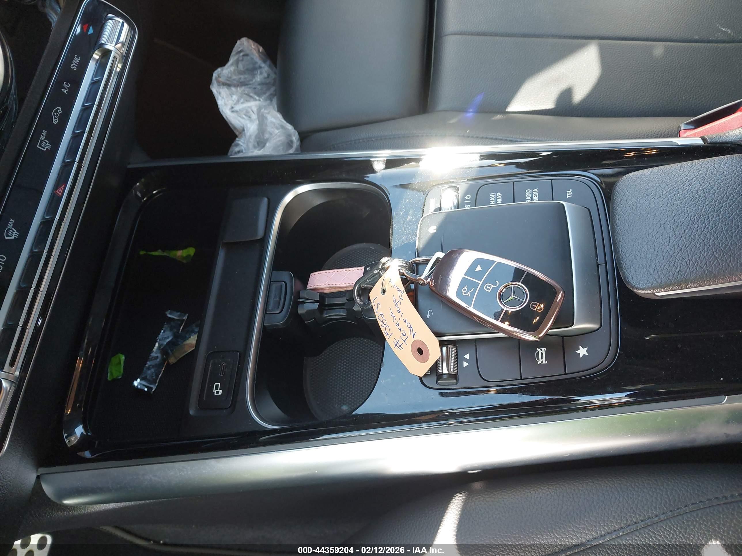 MERCEDES-BENZ GLA image 11