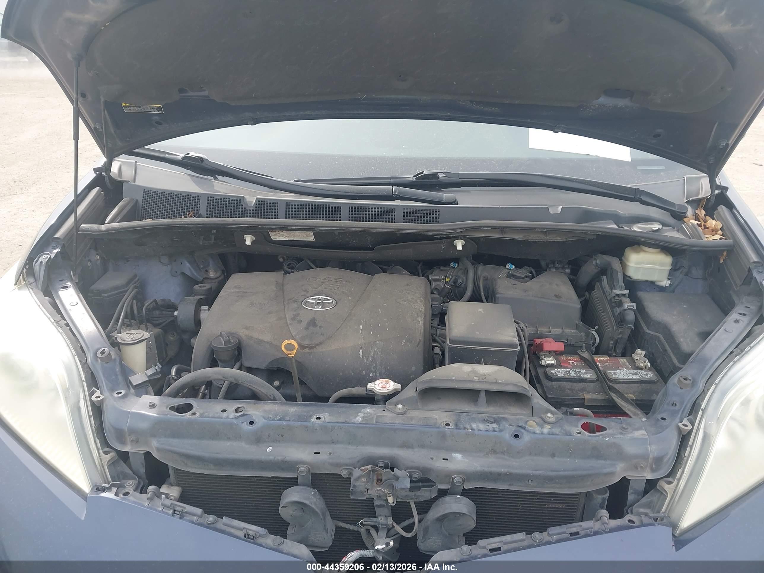 TOYOTA SIENNA image 10