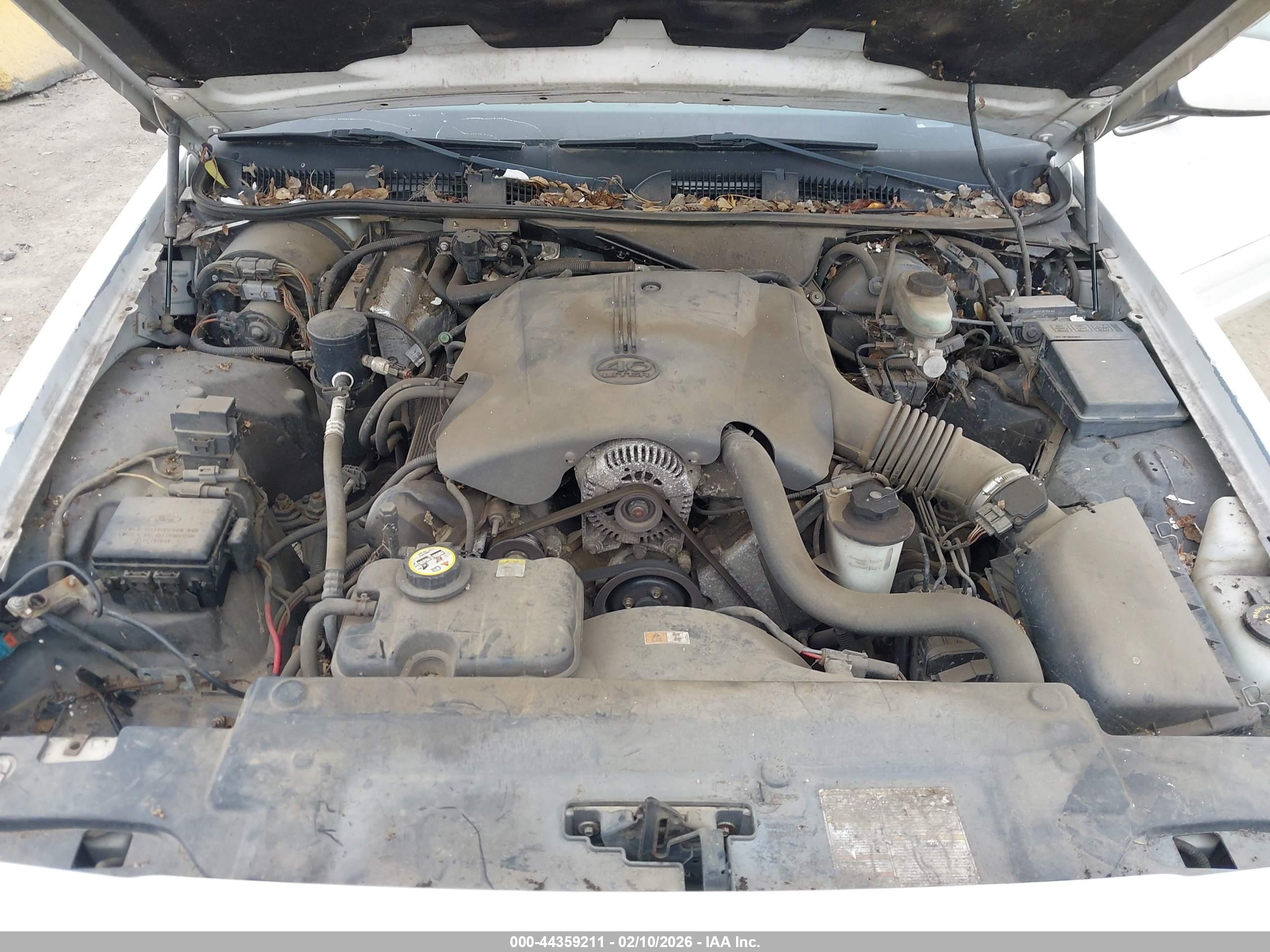 FORD CROWN image 10