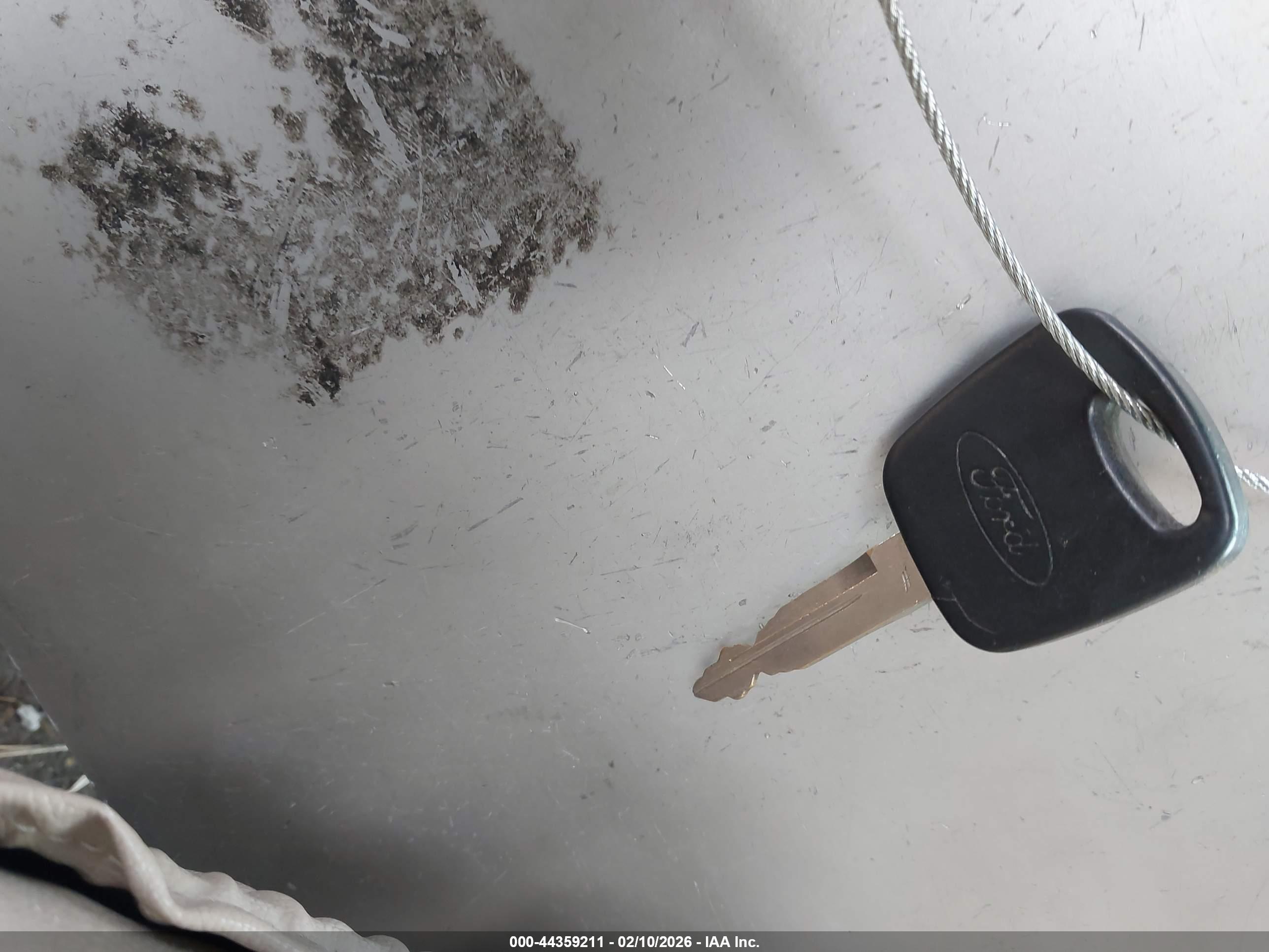 FORD CROWN image 11
