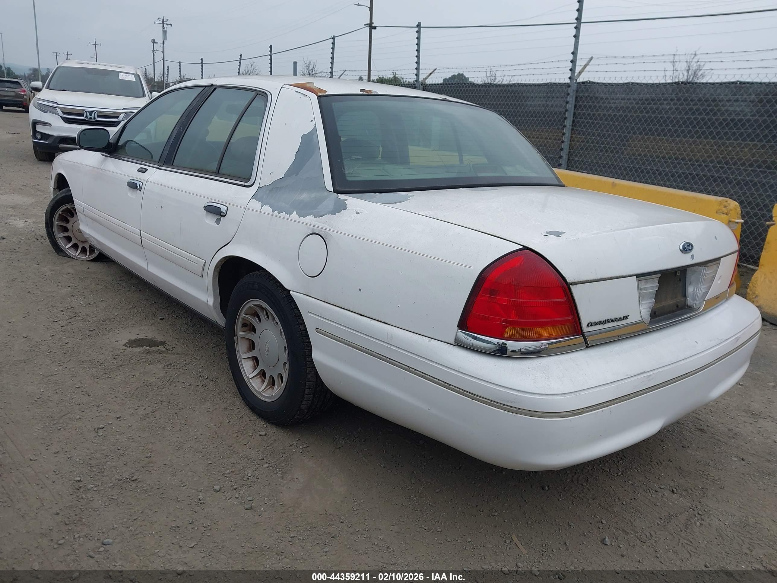 FORD CROWN image 3
